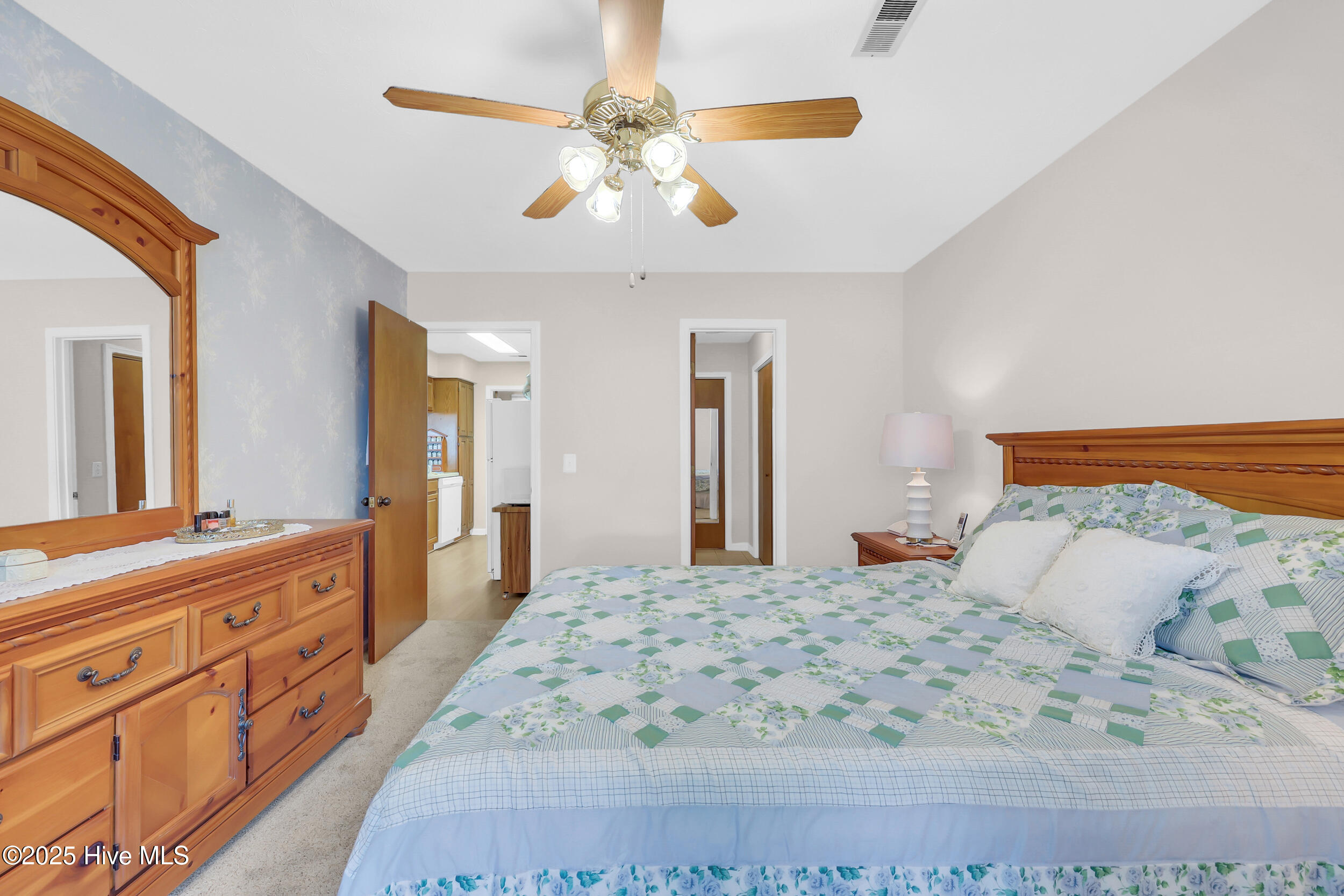 100535037 | Photo 17