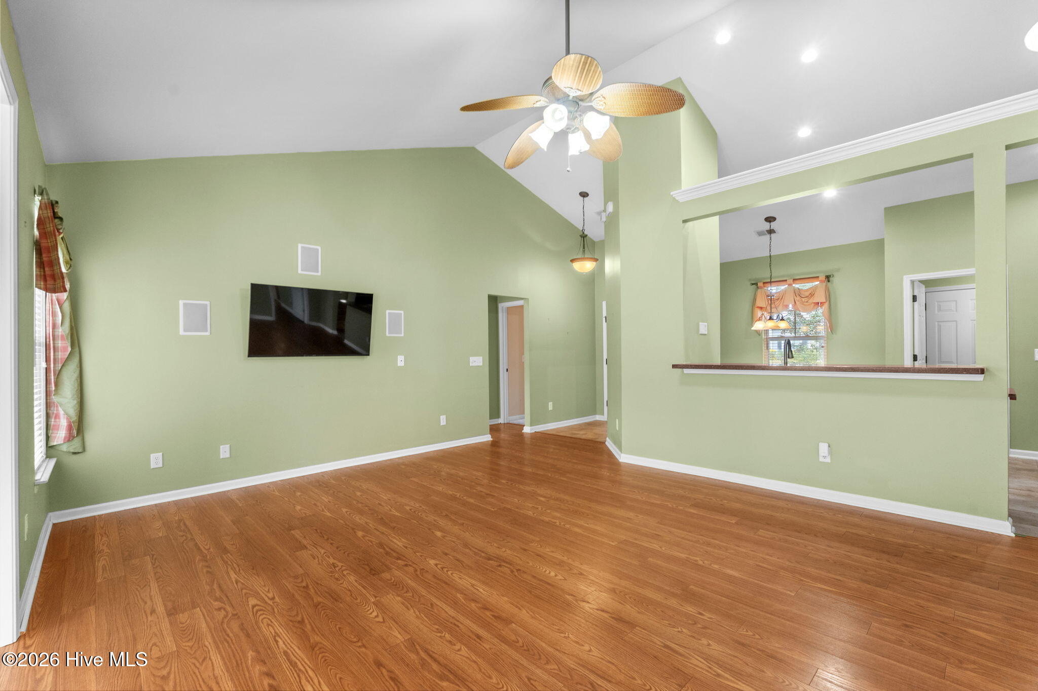 100493950 | Photo 14