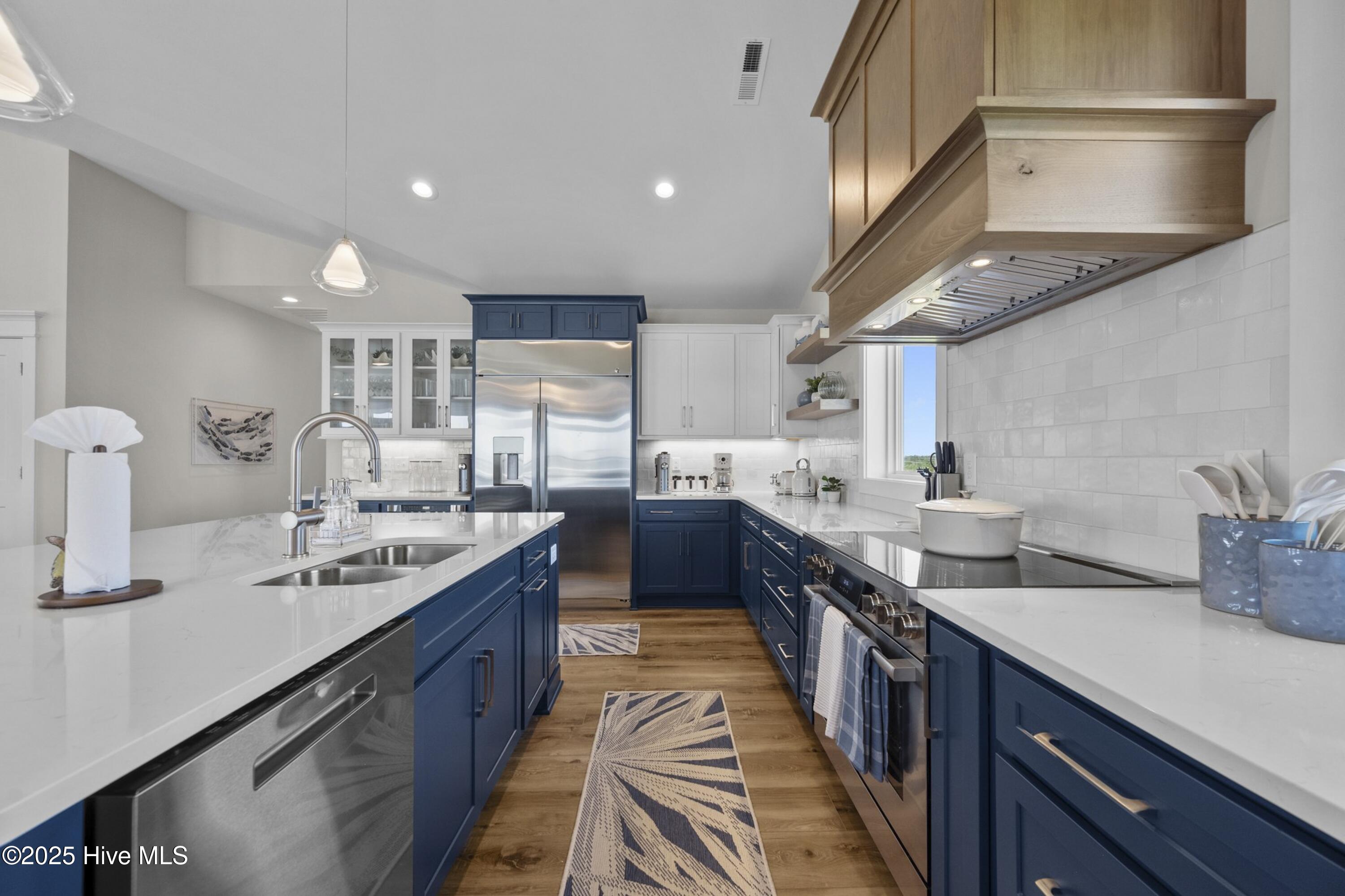 100510701 | Photo 22