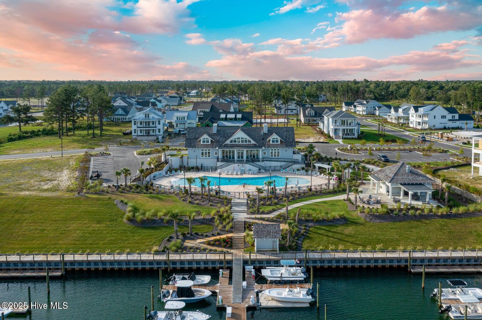 100542822 | Photo 43