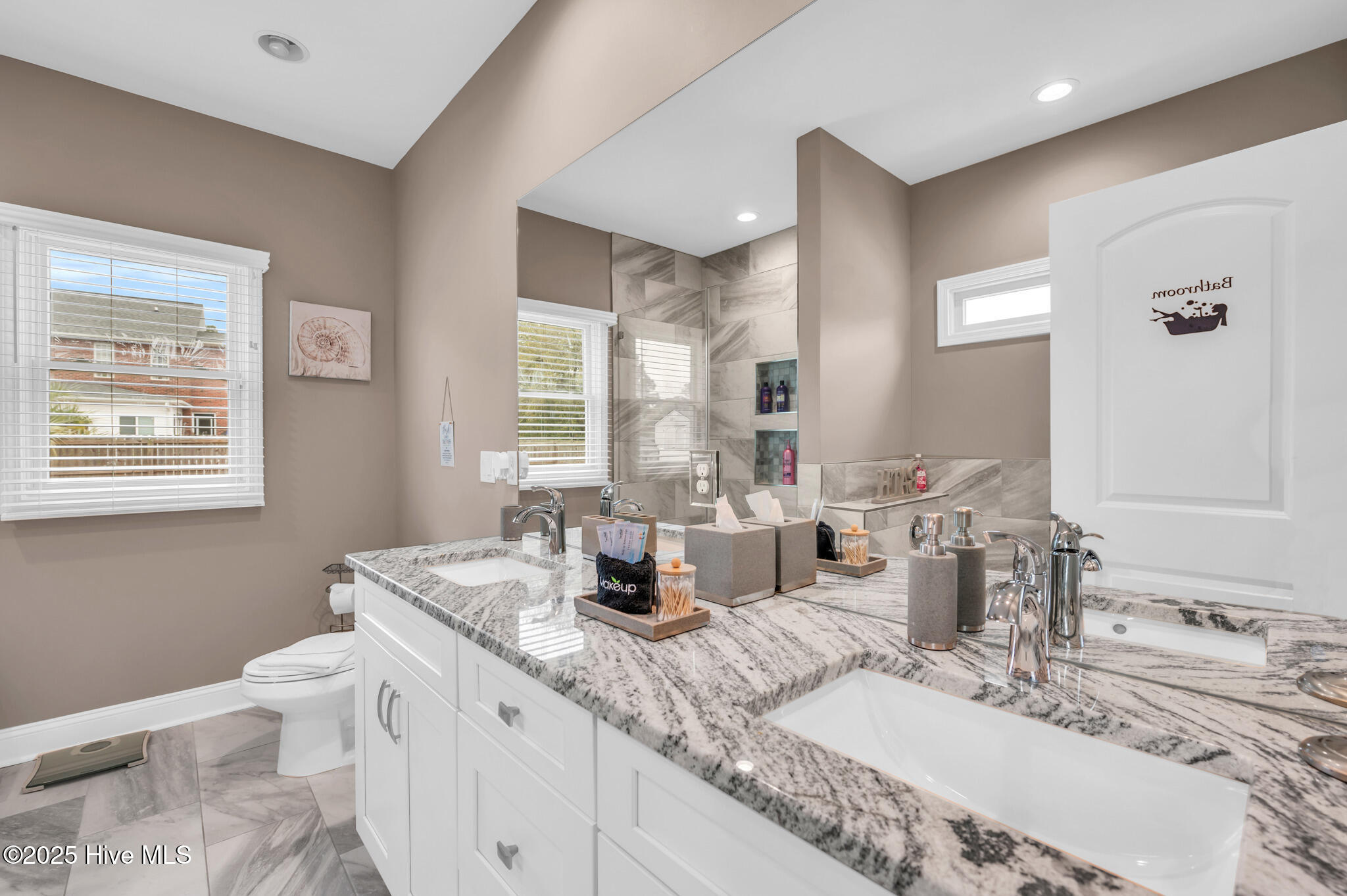 100494637 | Photo 56