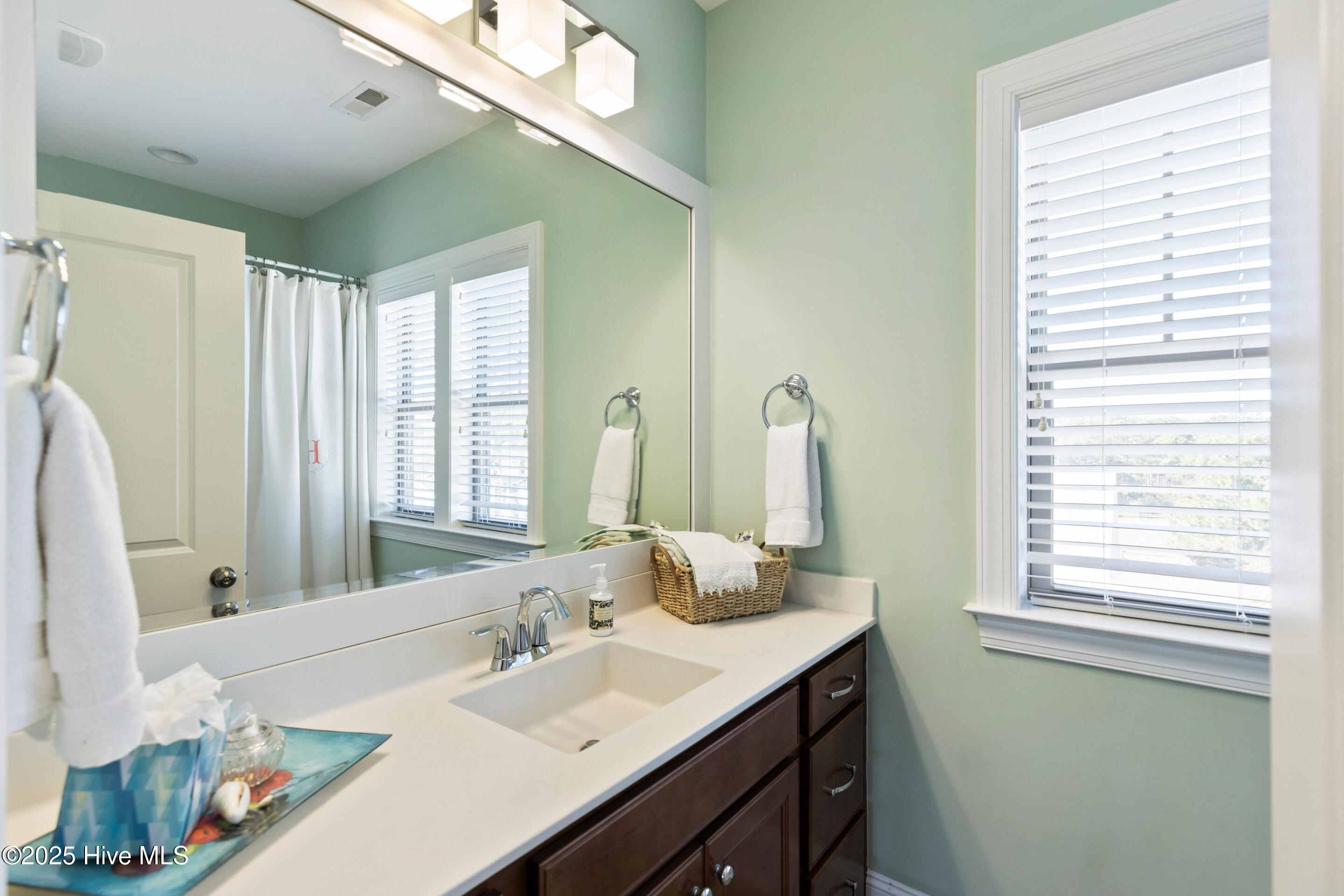 100536198 | Photo 55