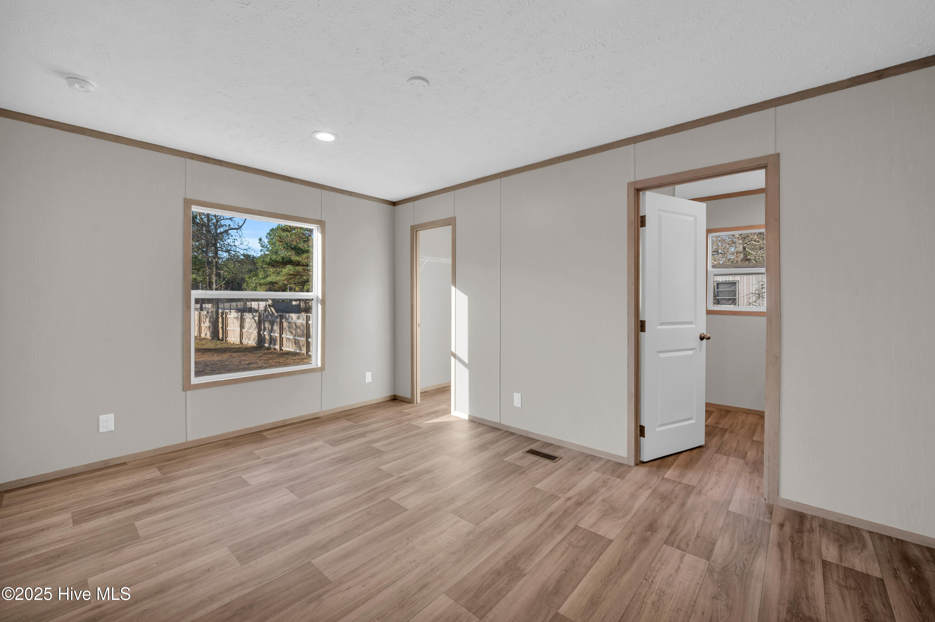 100545094 | Photo 17