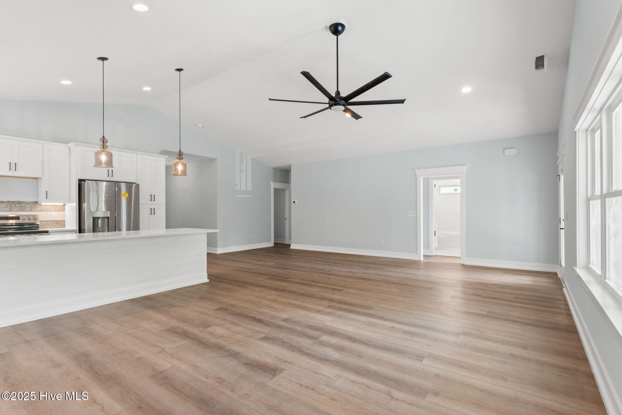 100523673 | Photo 14