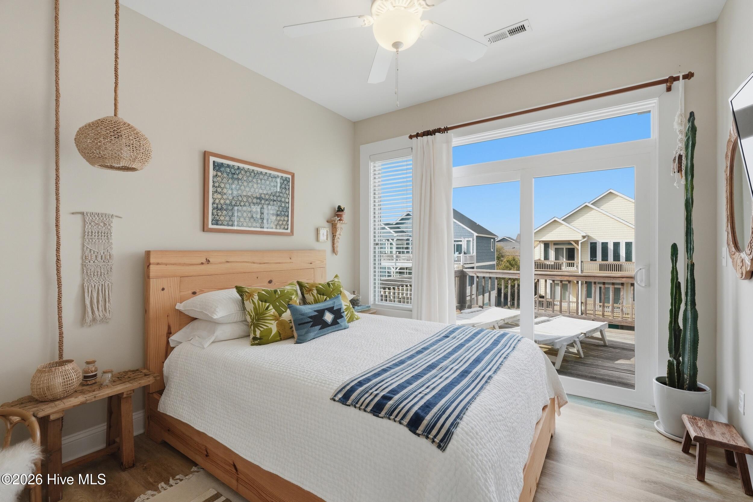 100562493 | Photo 13