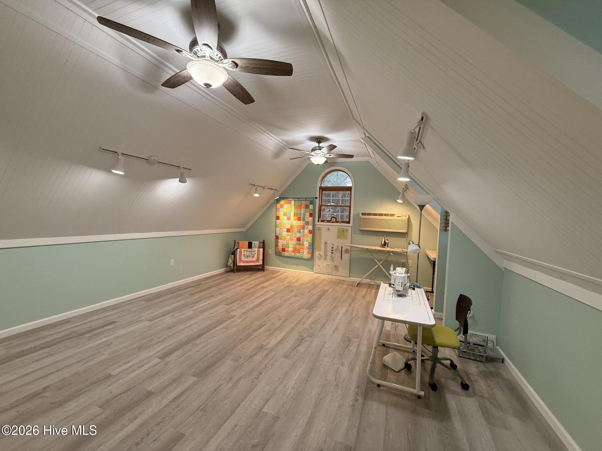 100559572 | Photo 34