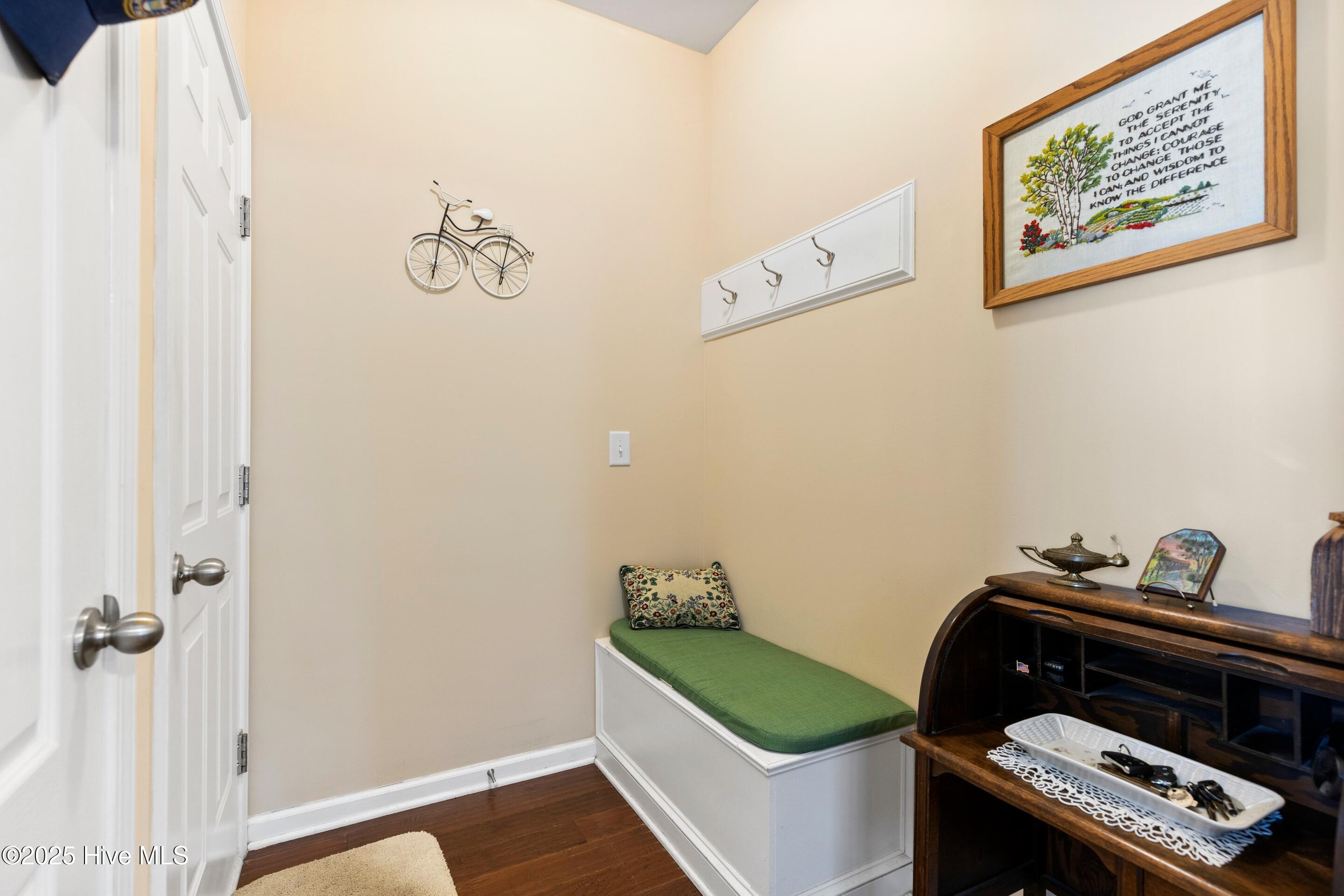 100529206 | Photo 33