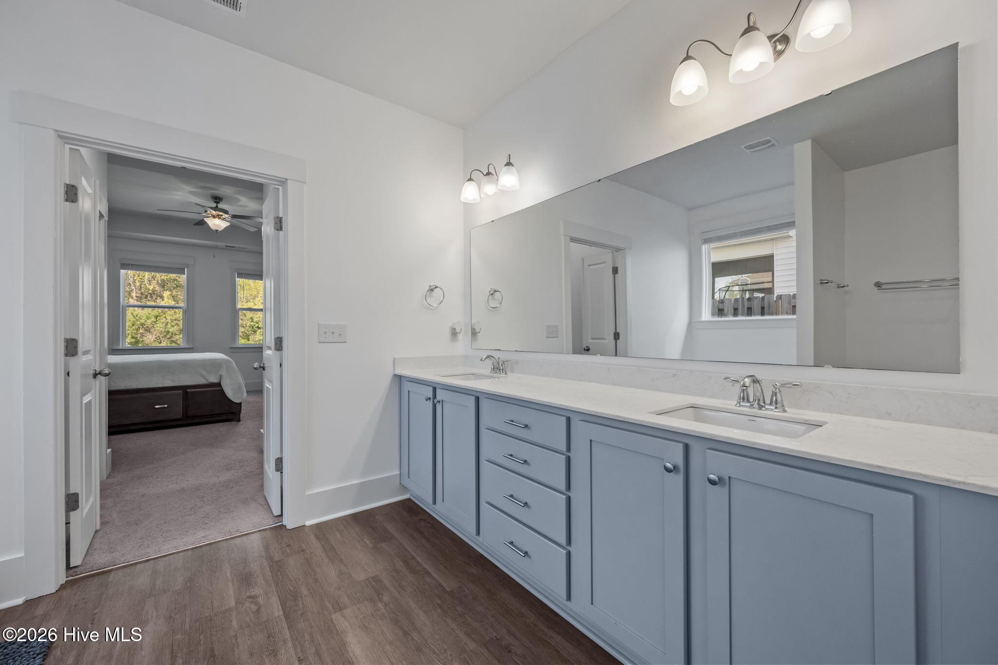 100566590 | Photo 46