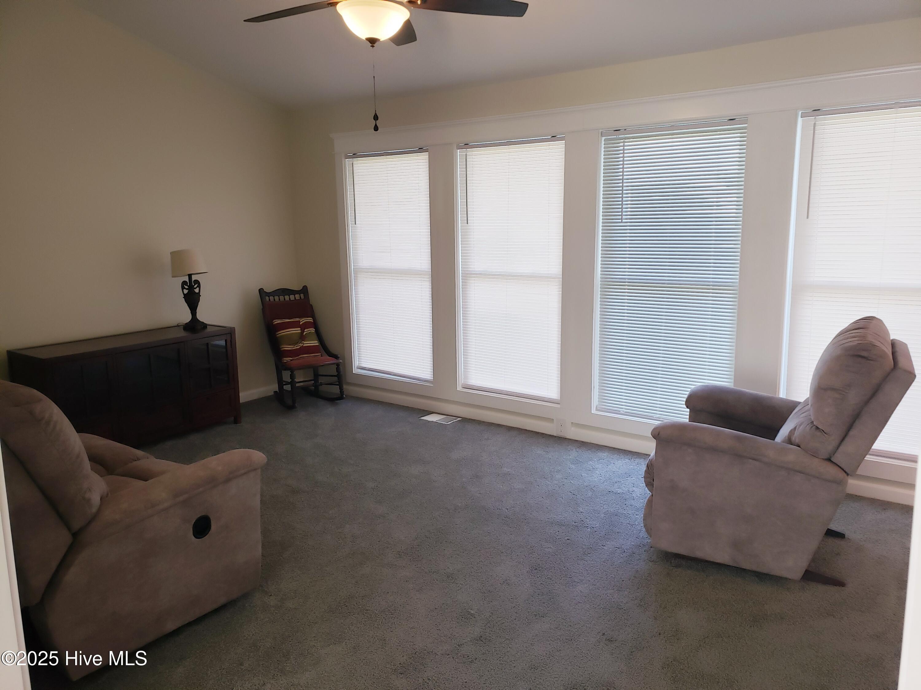 100520817 | Photo 11