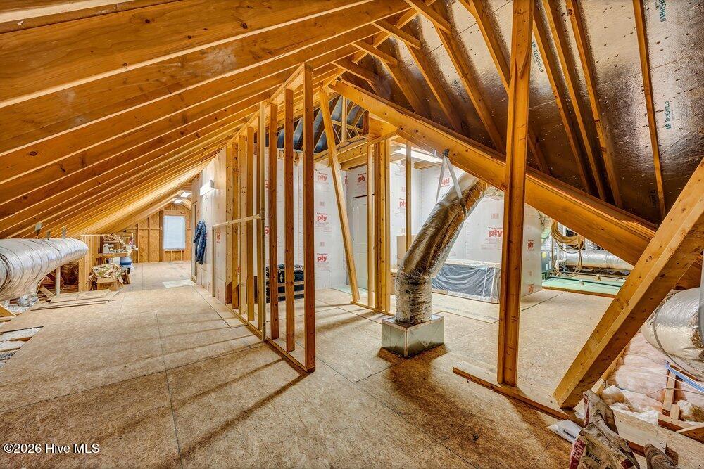 100557669 | Photo 45