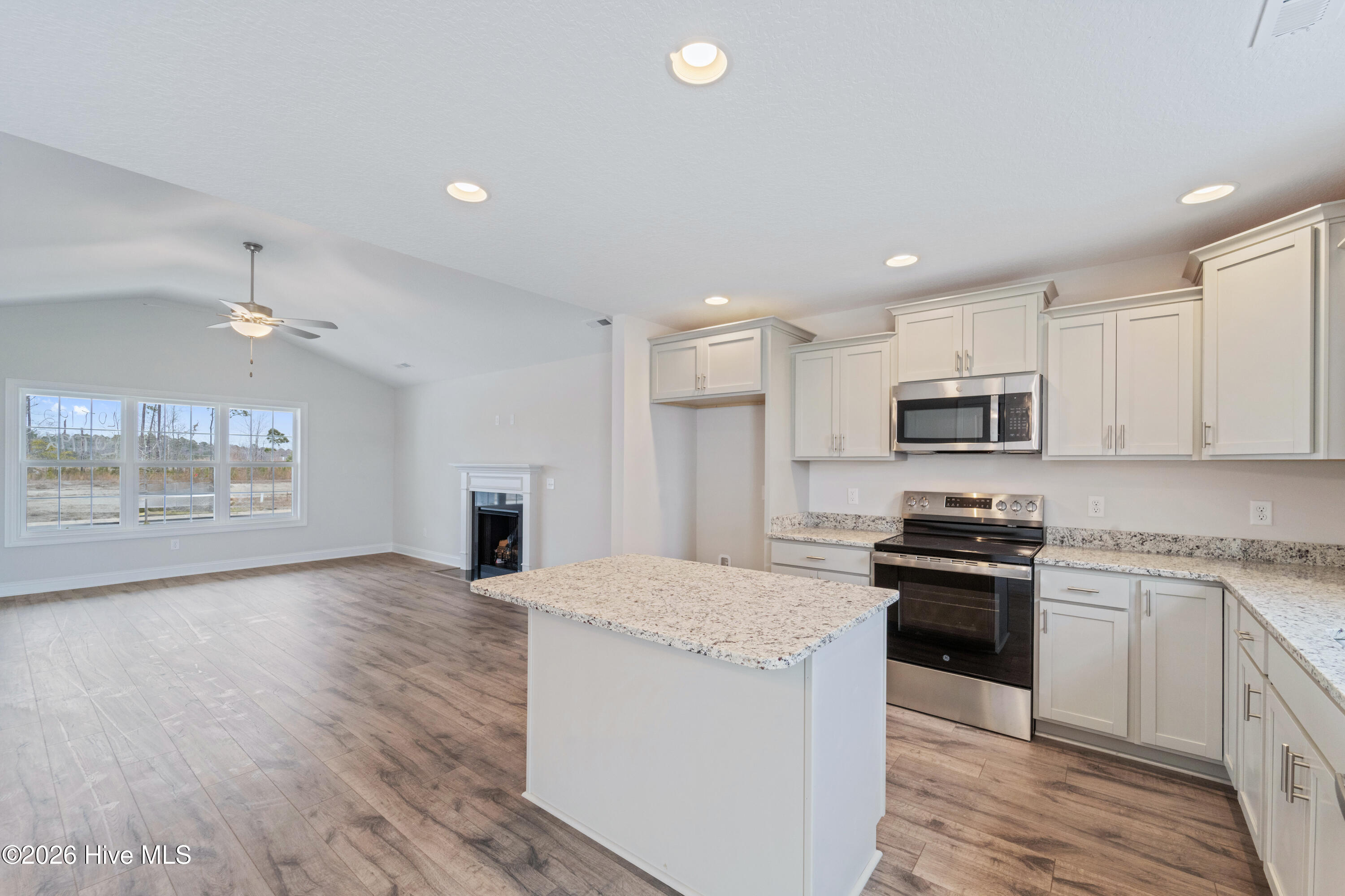 100530665 | Photo 13