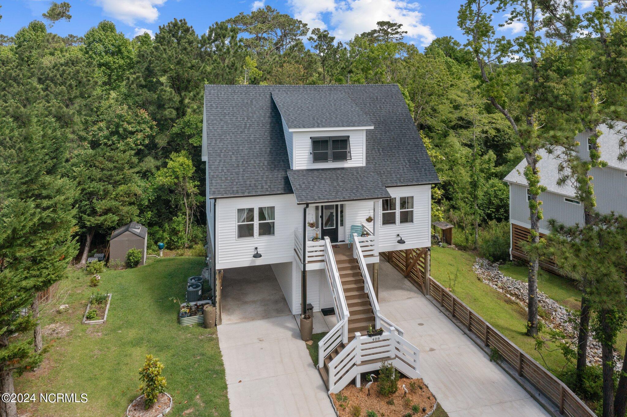 100560825 | Photo 13