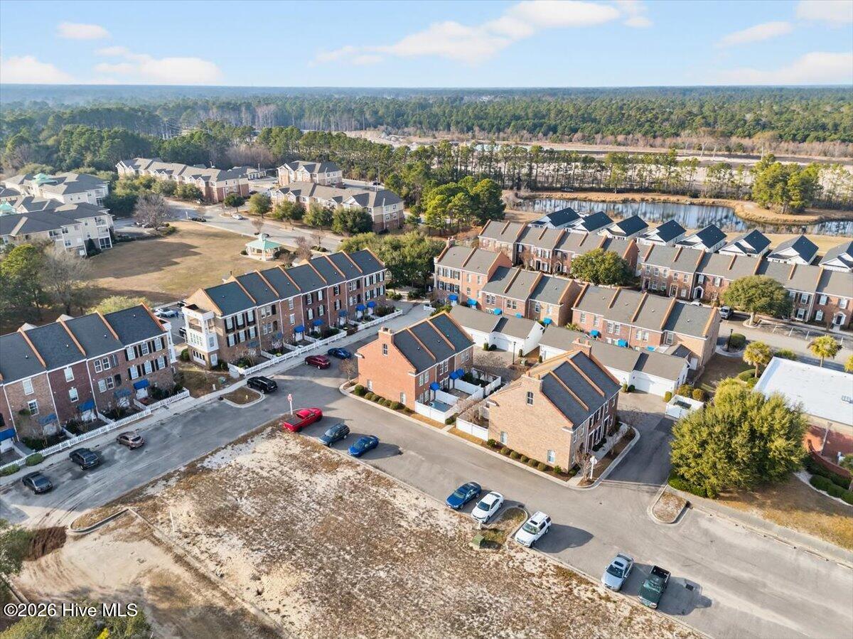 100548437 | Photo 44