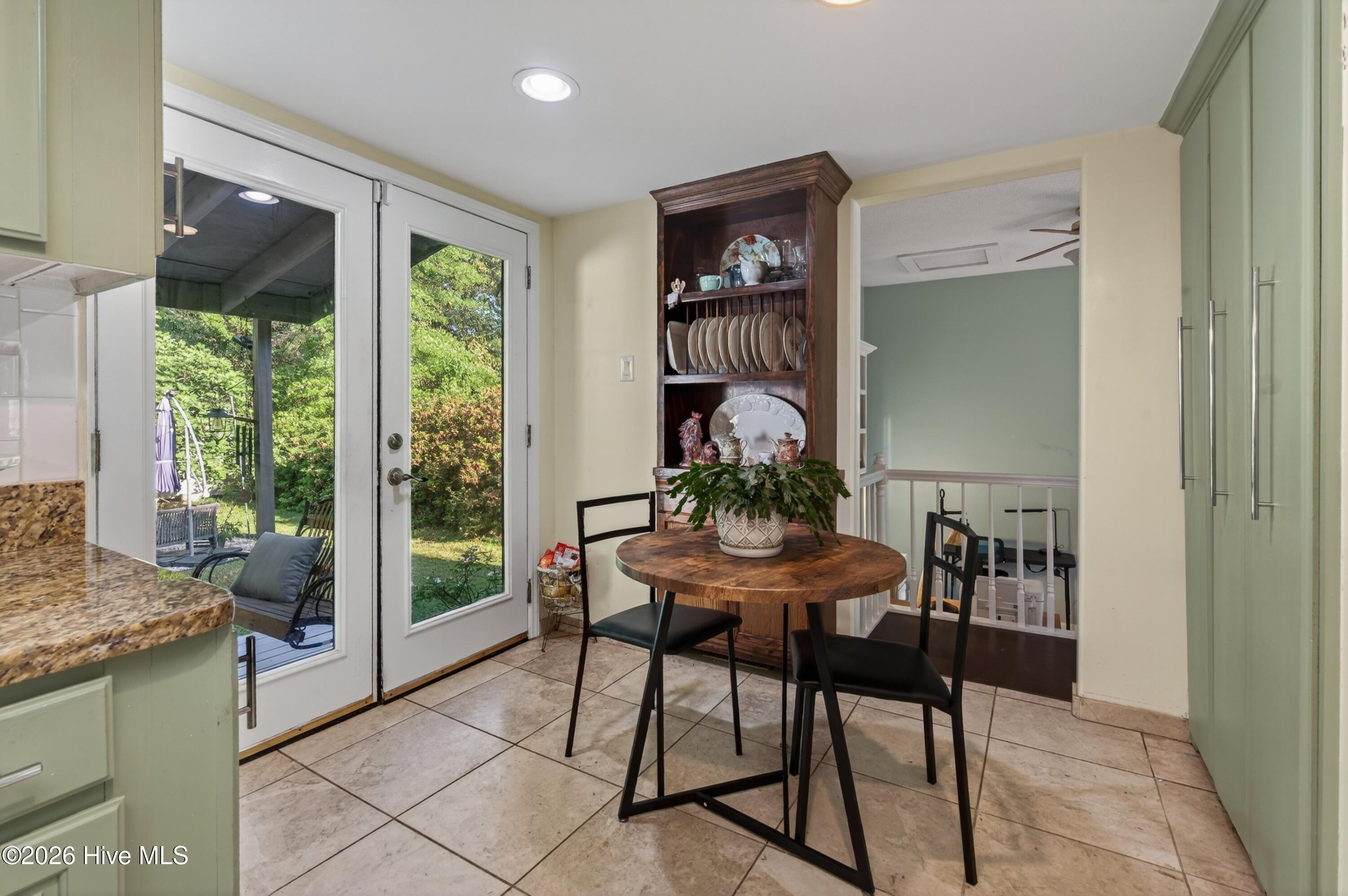 100569160 | Photo 21