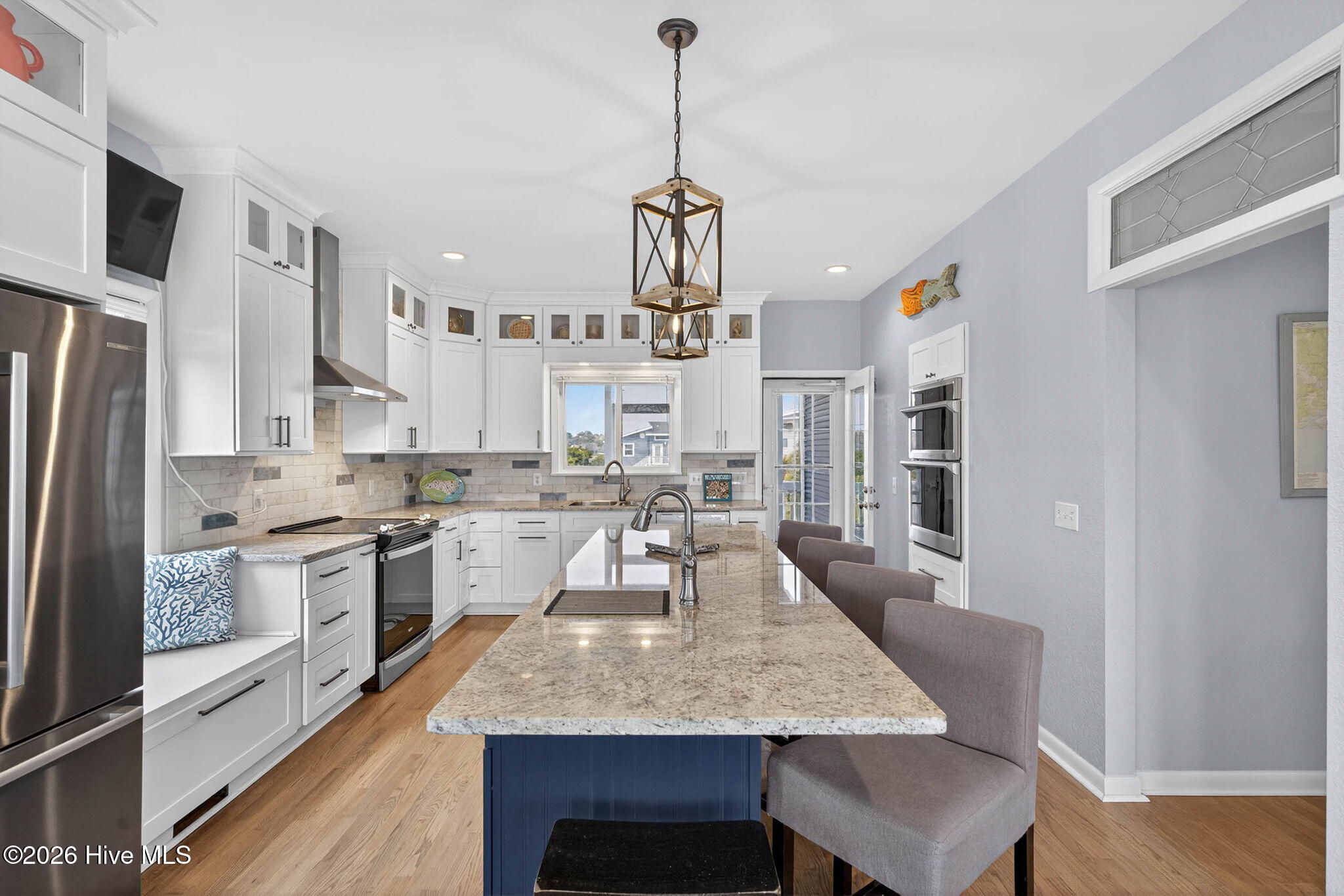 100562885 | Photo 14