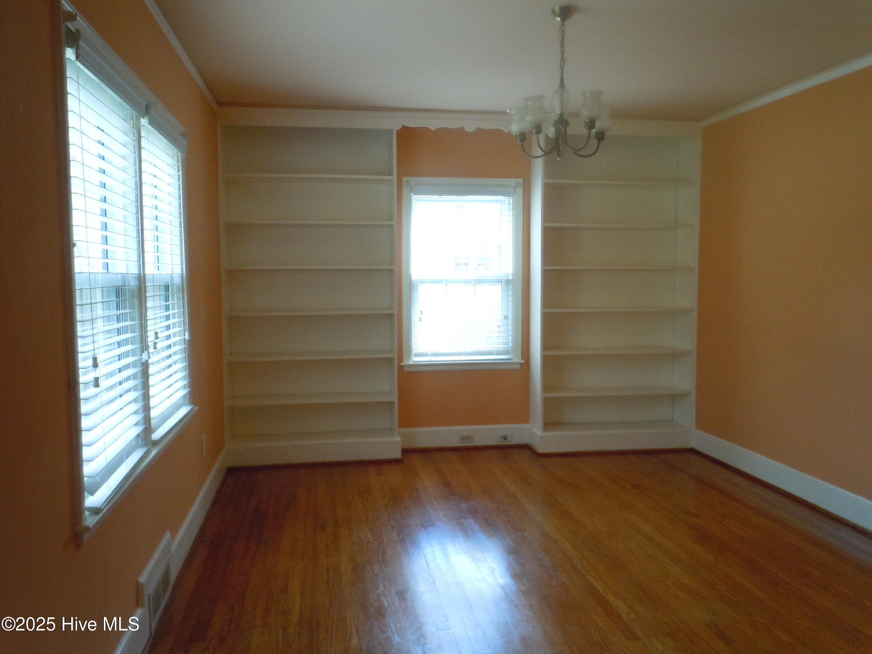 100536293 | Photo 12