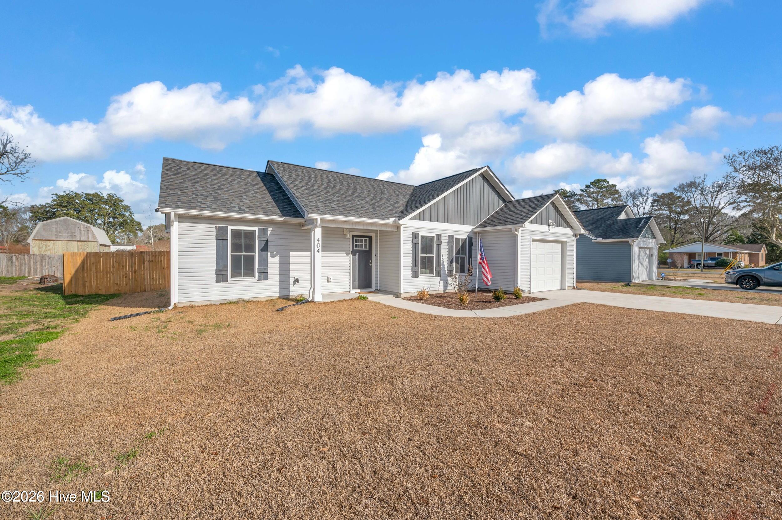 Homes for sale in Maysville, NC | 404 Fifth St, Maysville, NC 28555 | MLS# 100552438