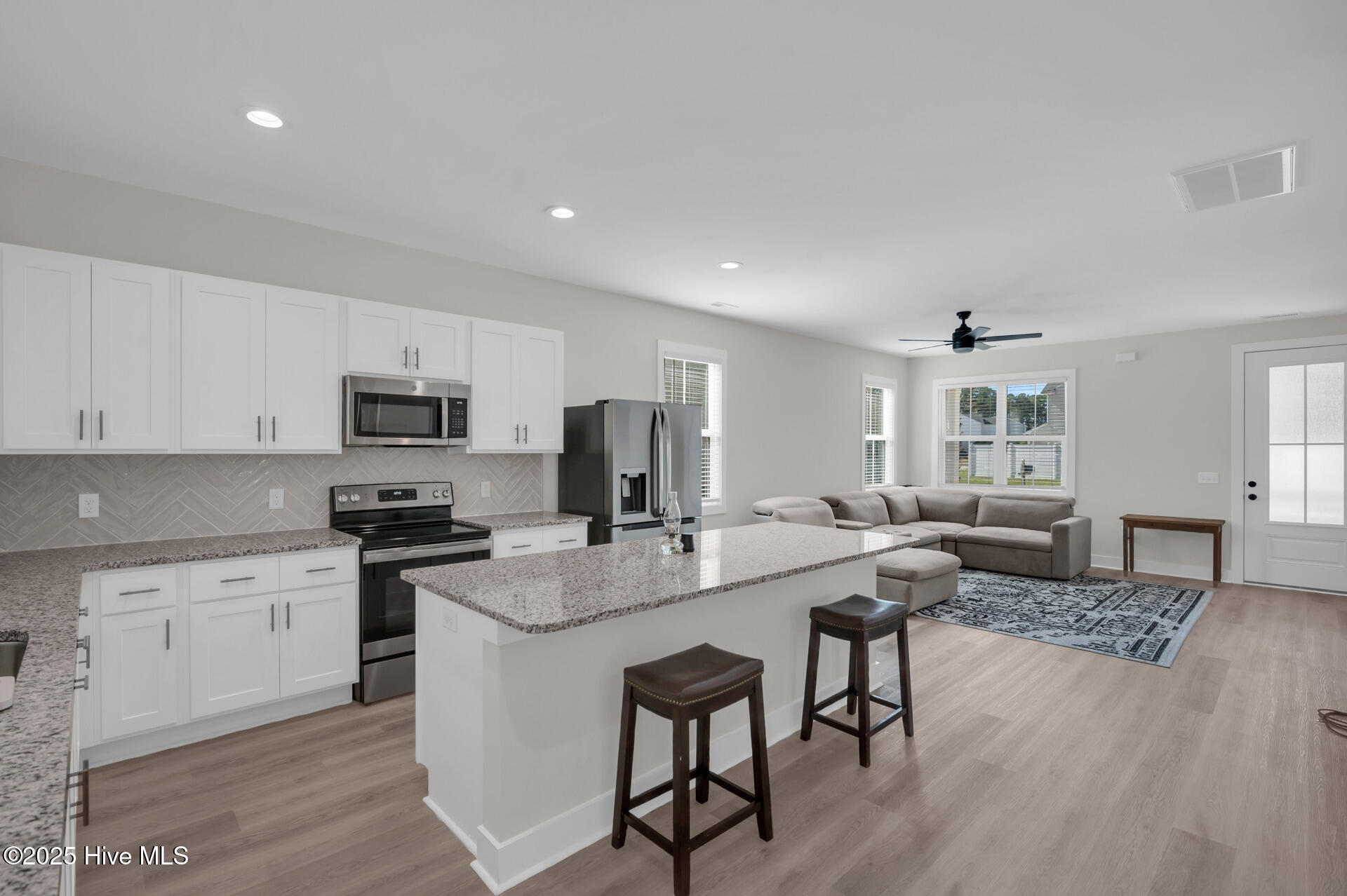 100537443 | Photo 10