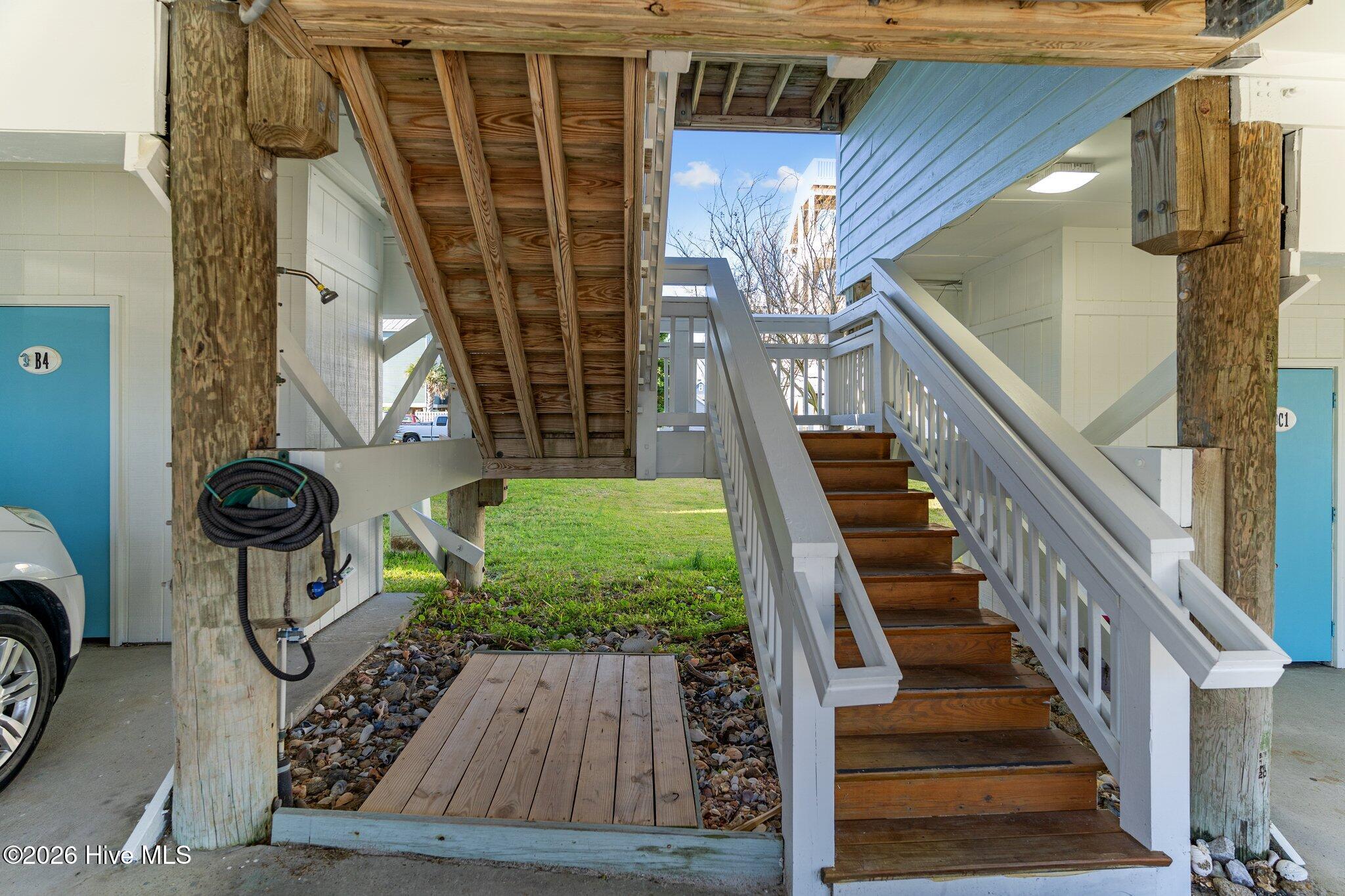 100562562 | Photo 18