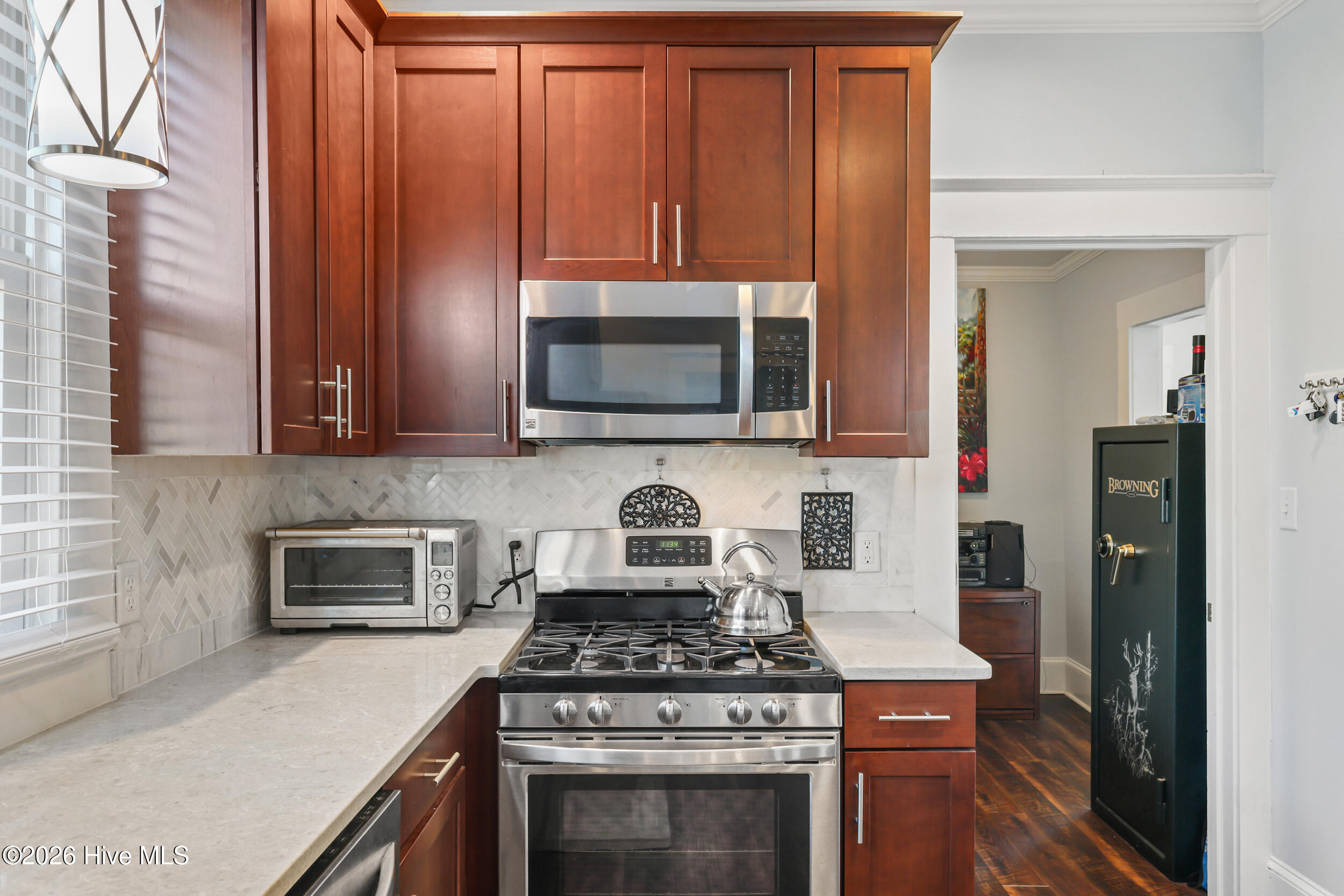 100562723 | Photo 18