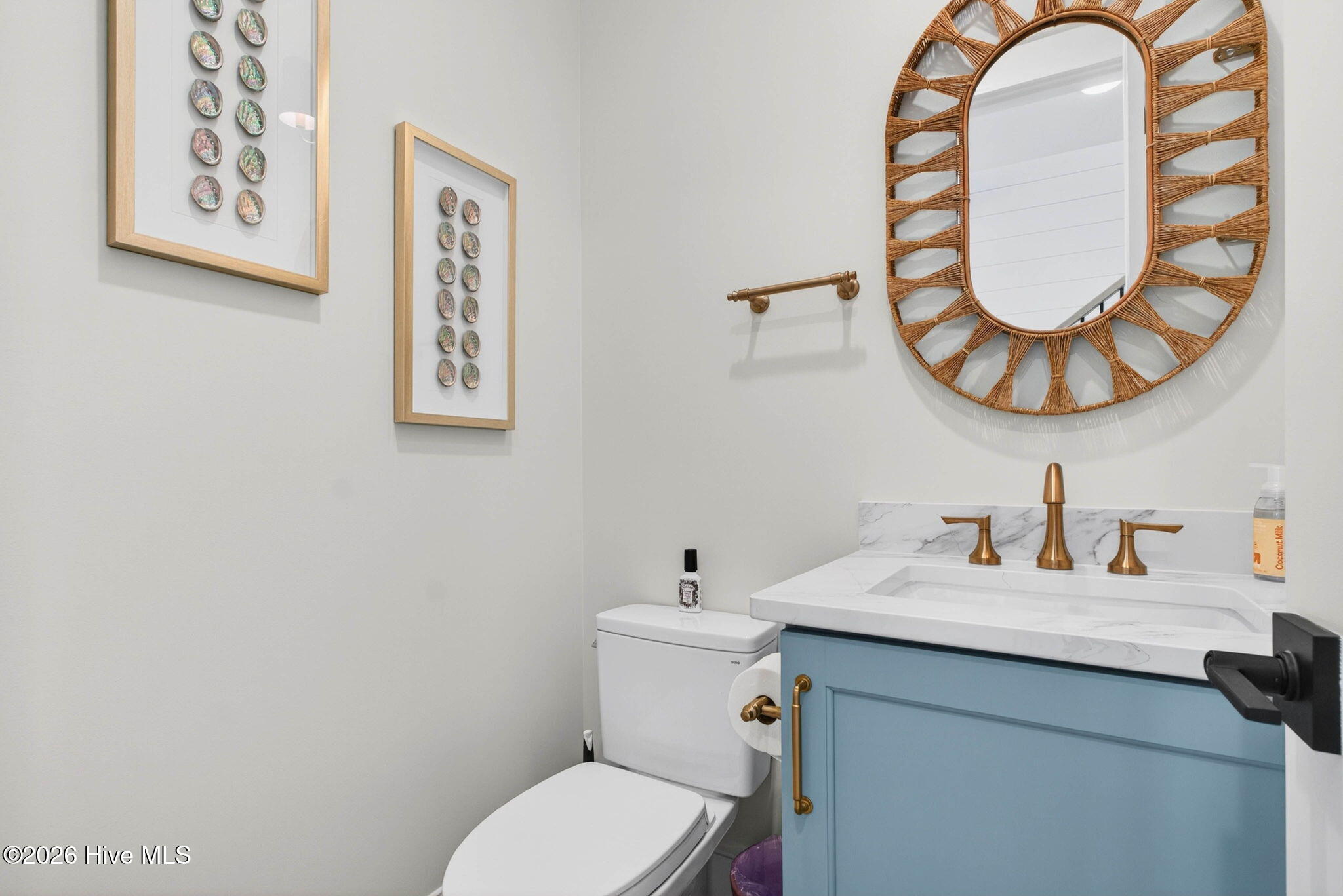 100570262 | Photo 74