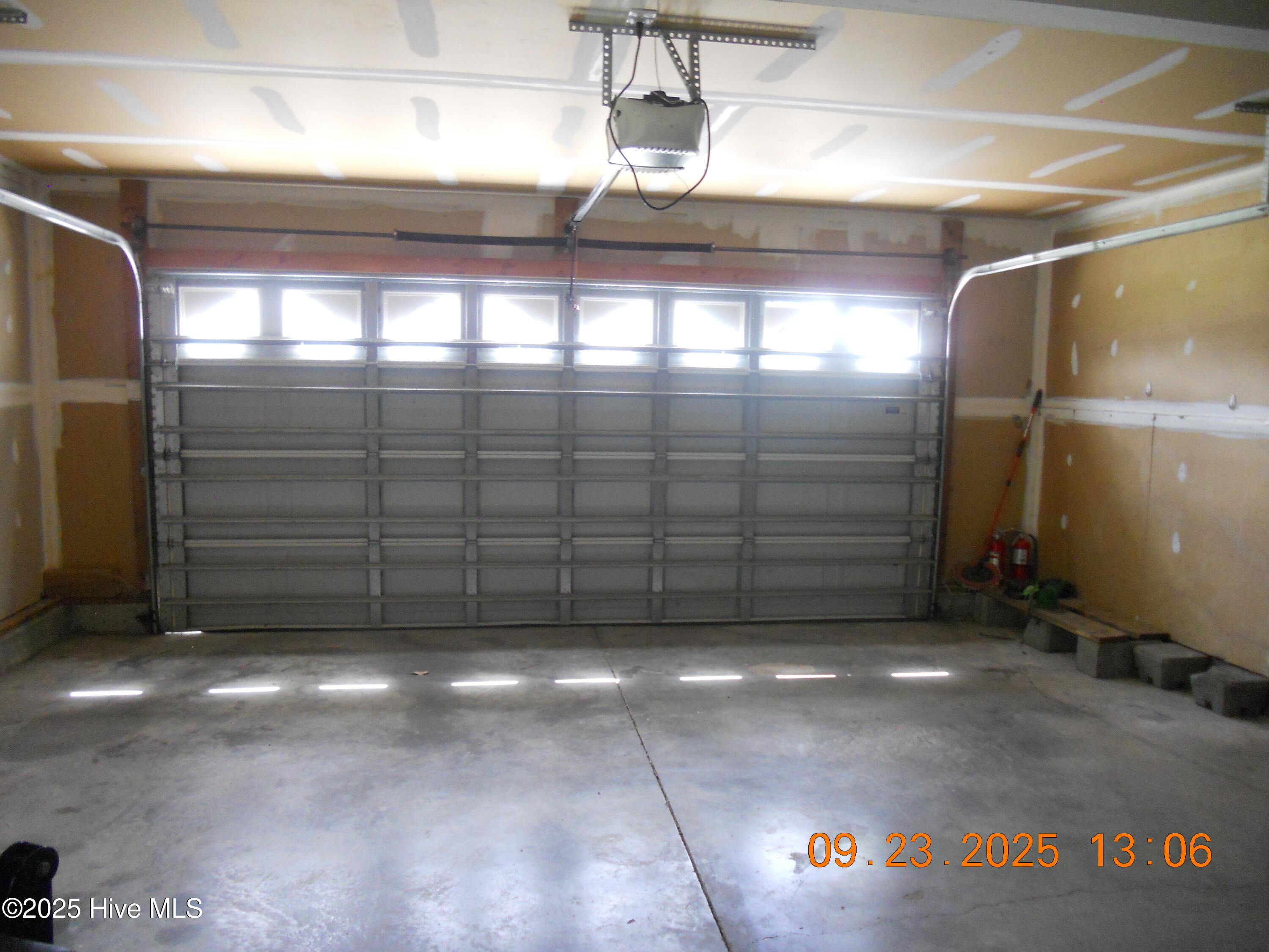 100532351 | Photo 16