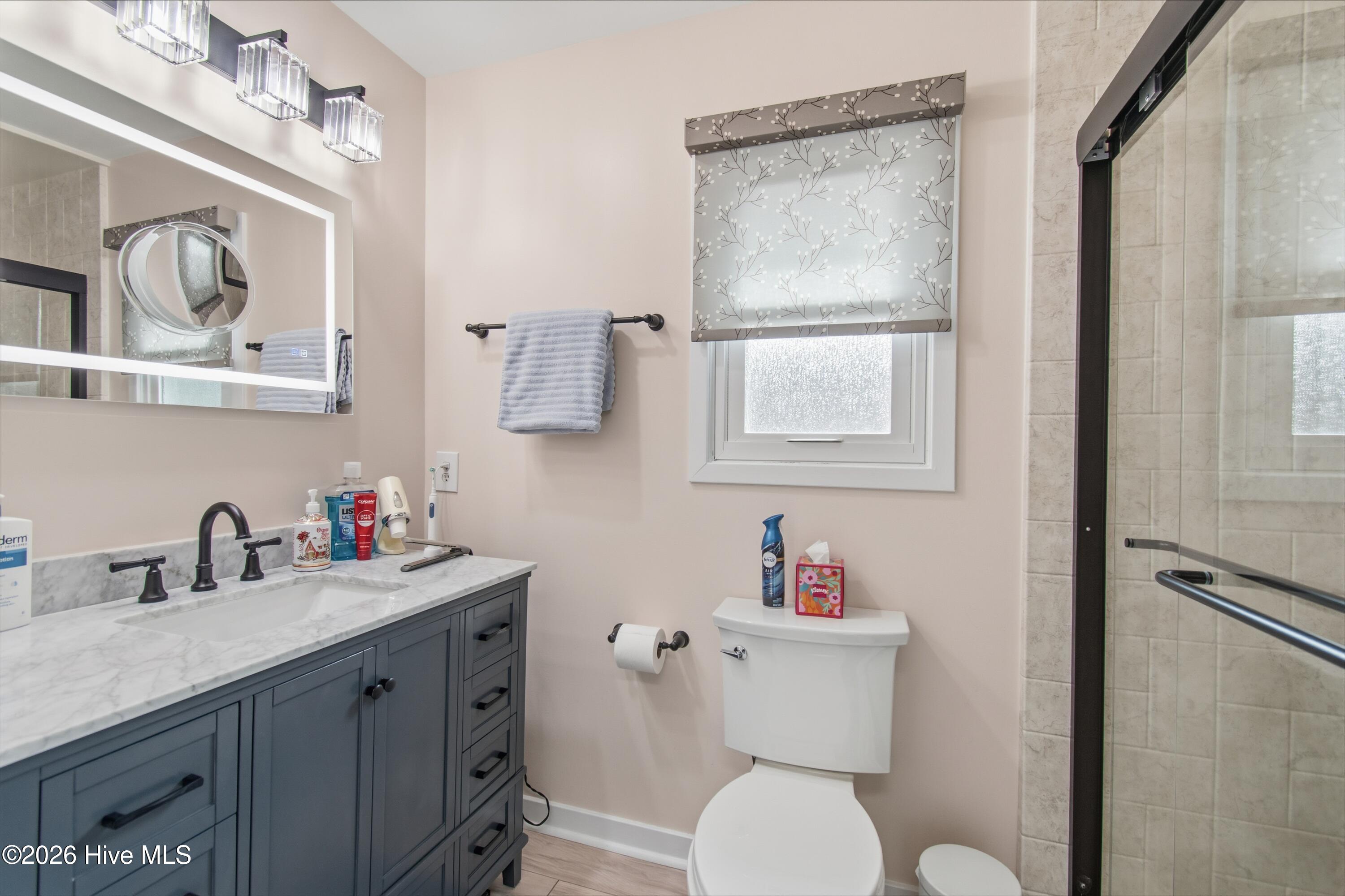 100558002 | Photo 22