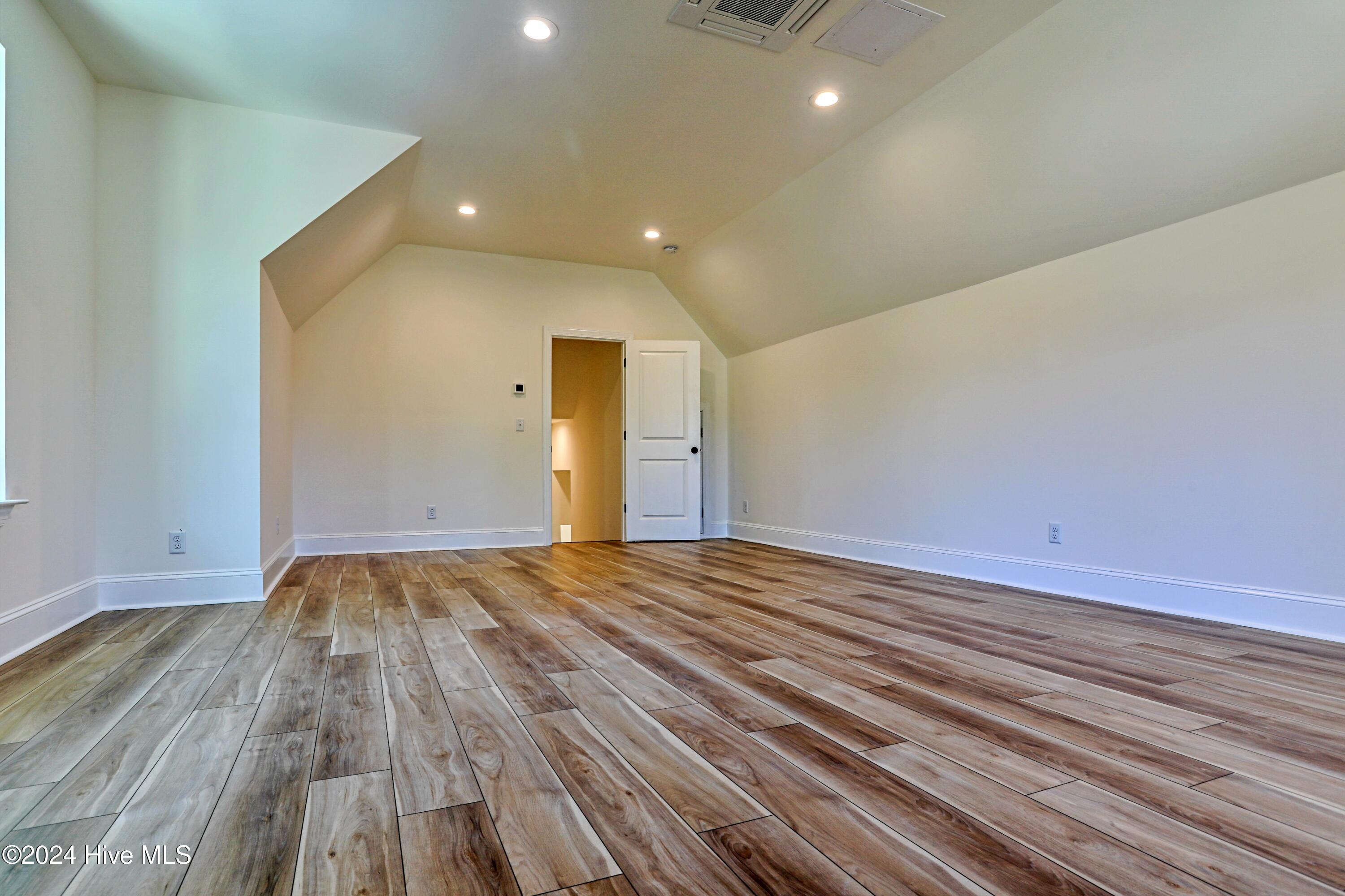 100481314 | Photo 50