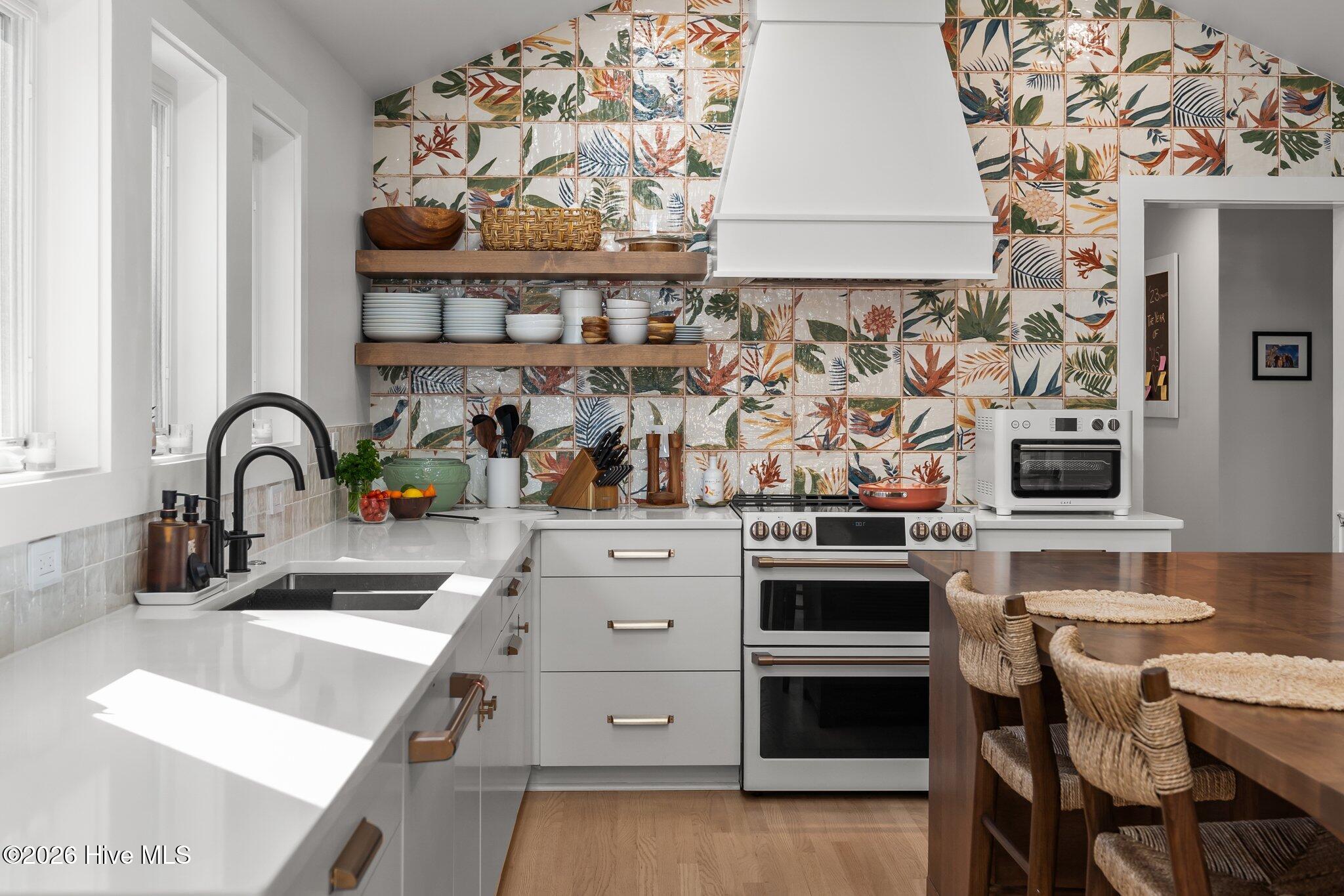 100557813 | Photo 15