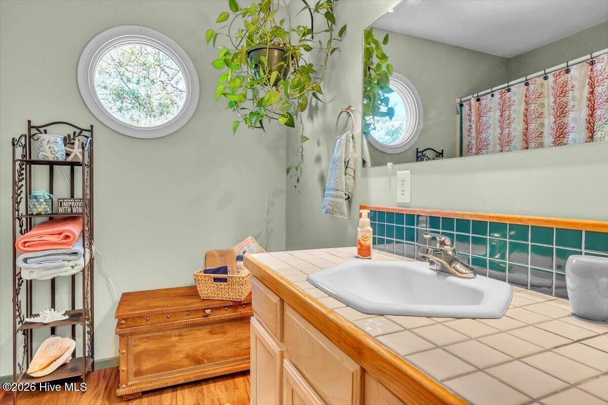 100561735 | Photo 28