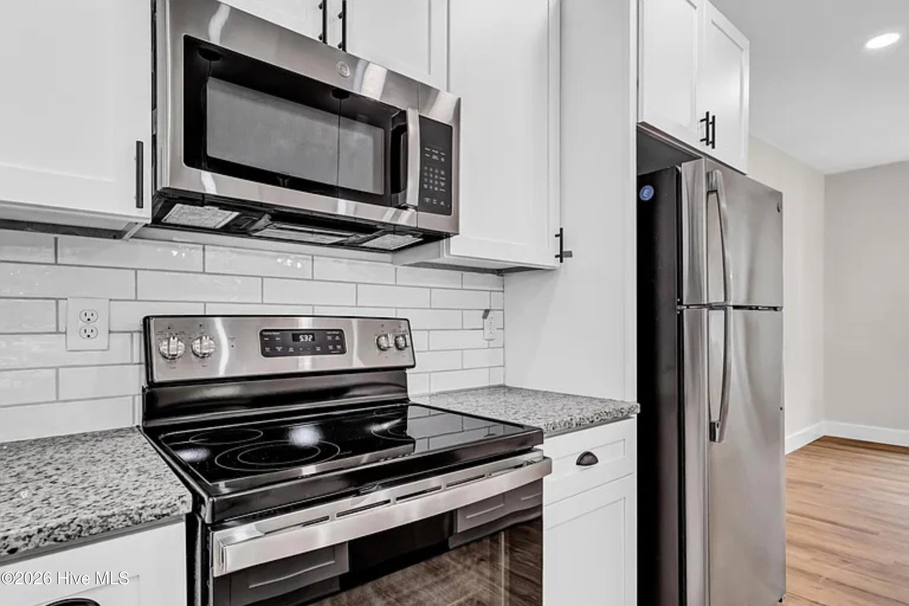 100568664 | Photo 13