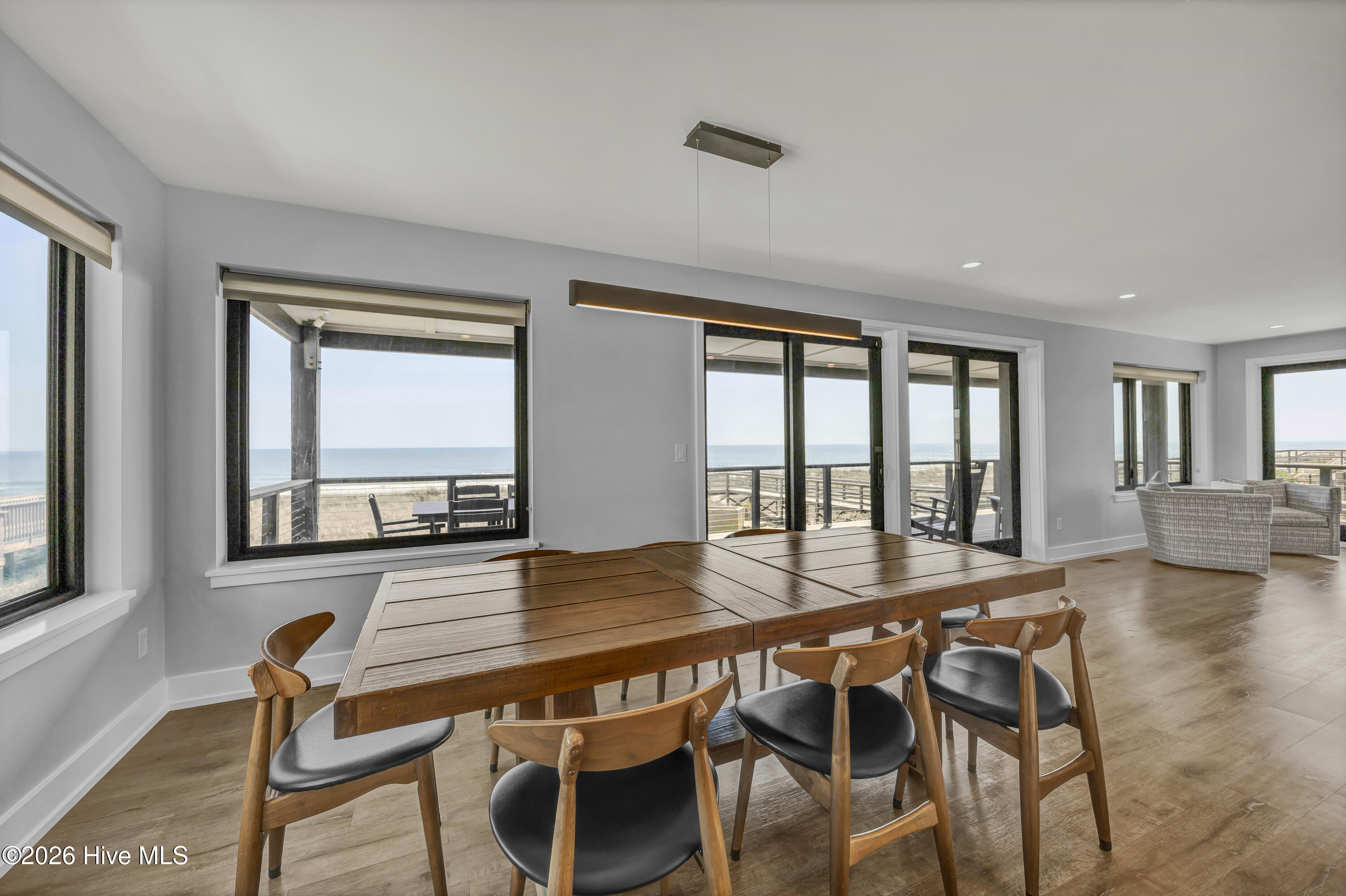 100565280 | Photo 51