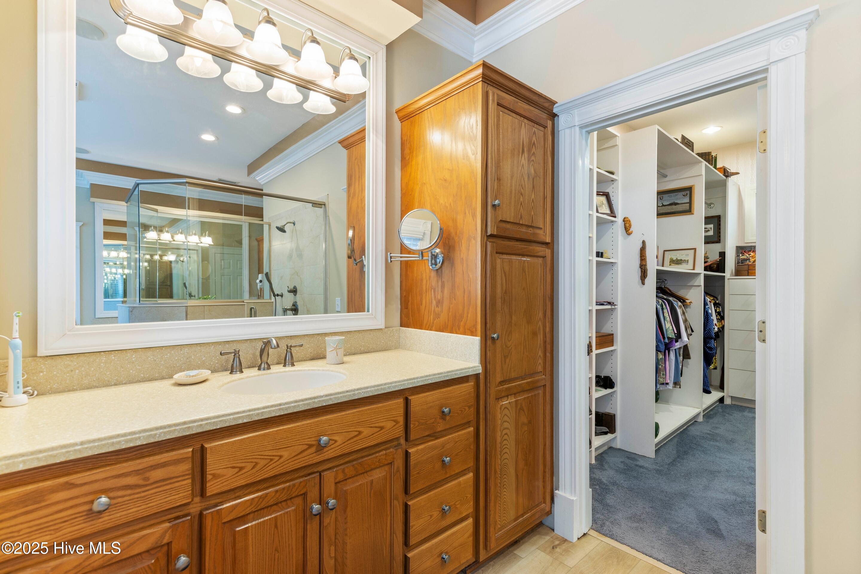 100539115 | Photo 50