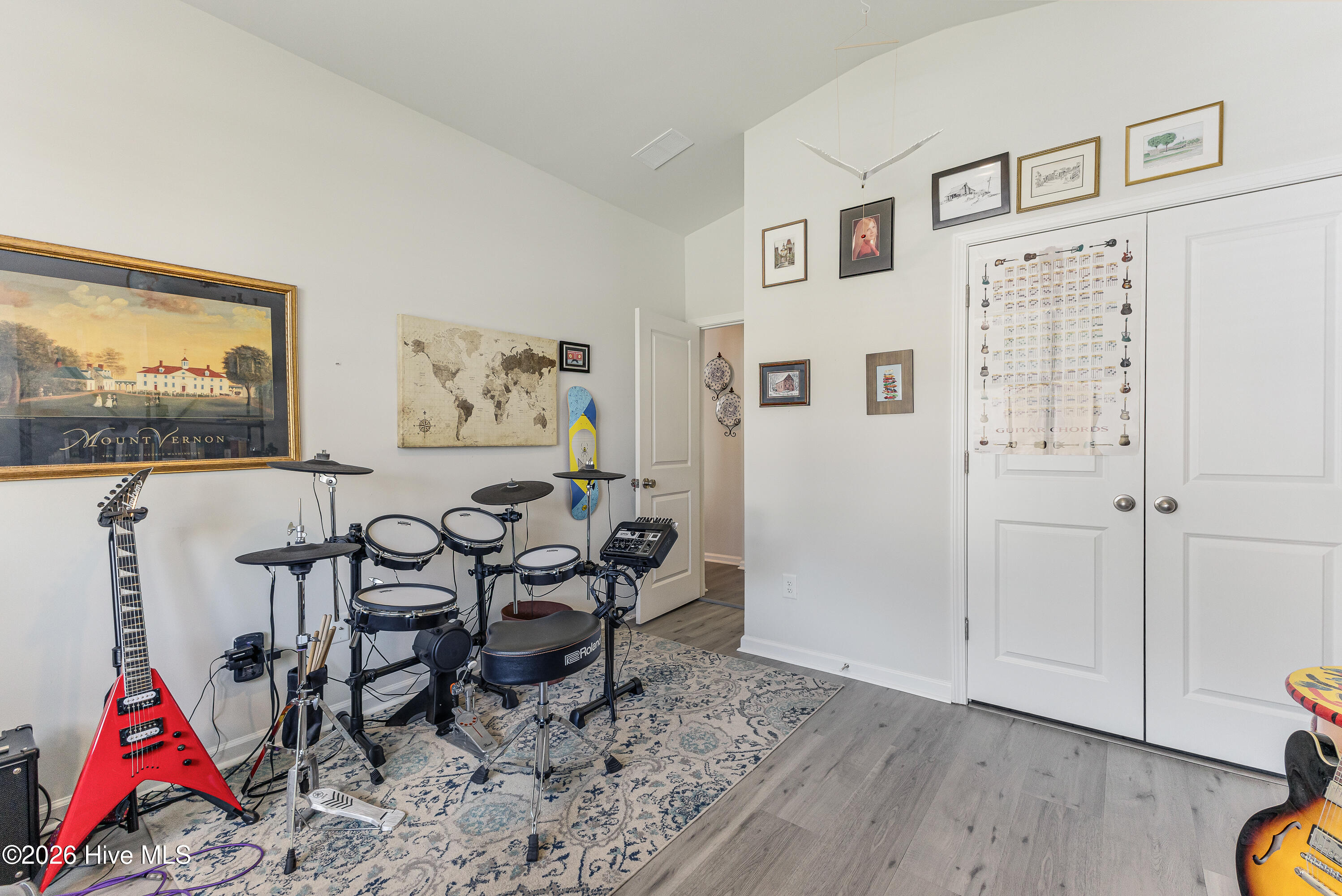 100564699 | Photo 24