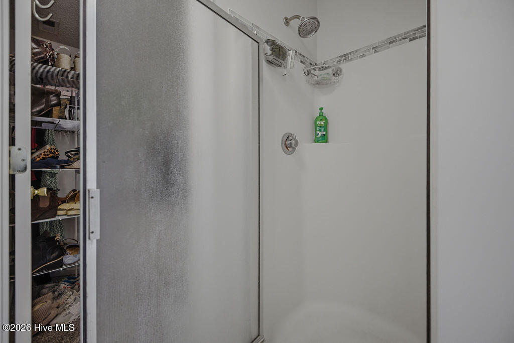 100565606 | Photo 56