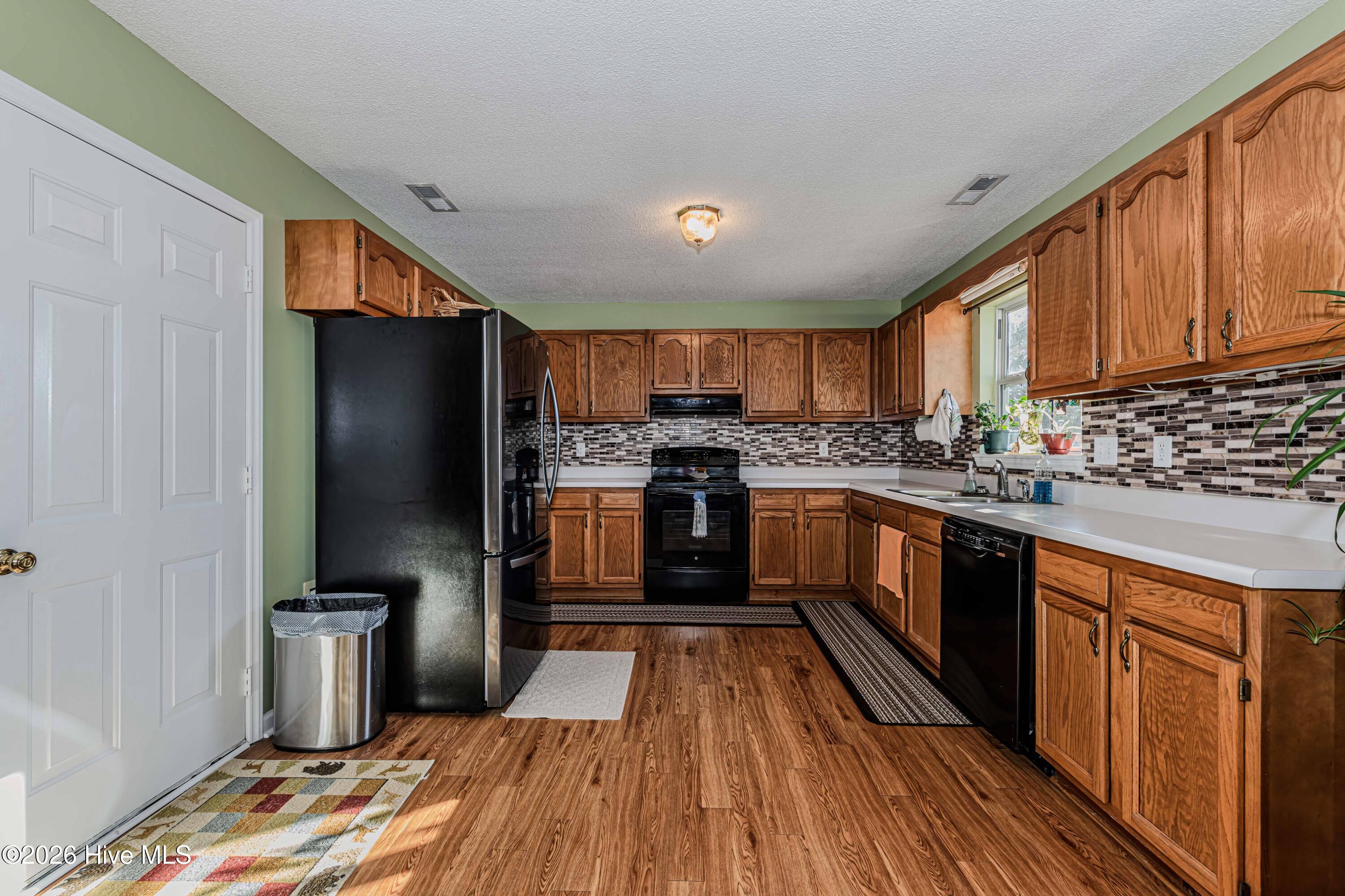 100550368 | Photo 18