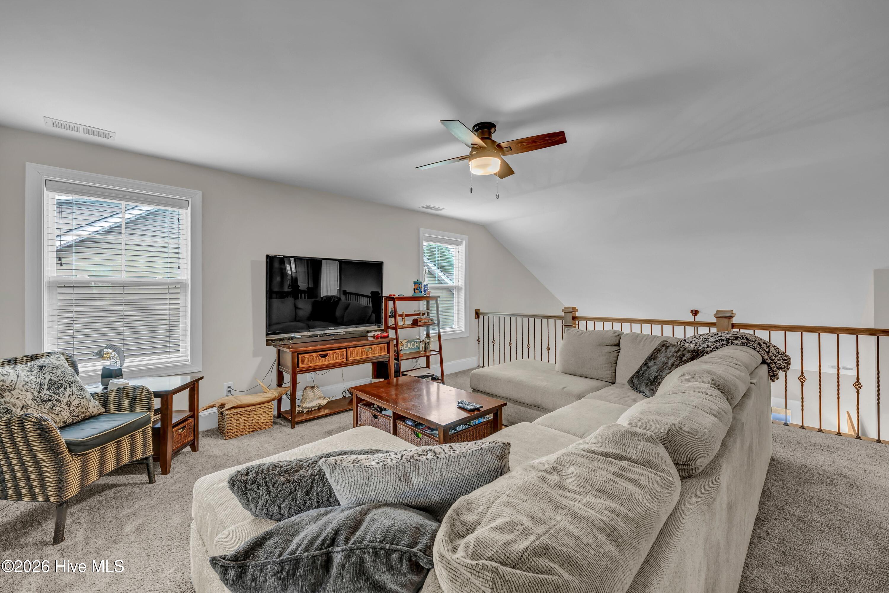 100553232 | Photo 15