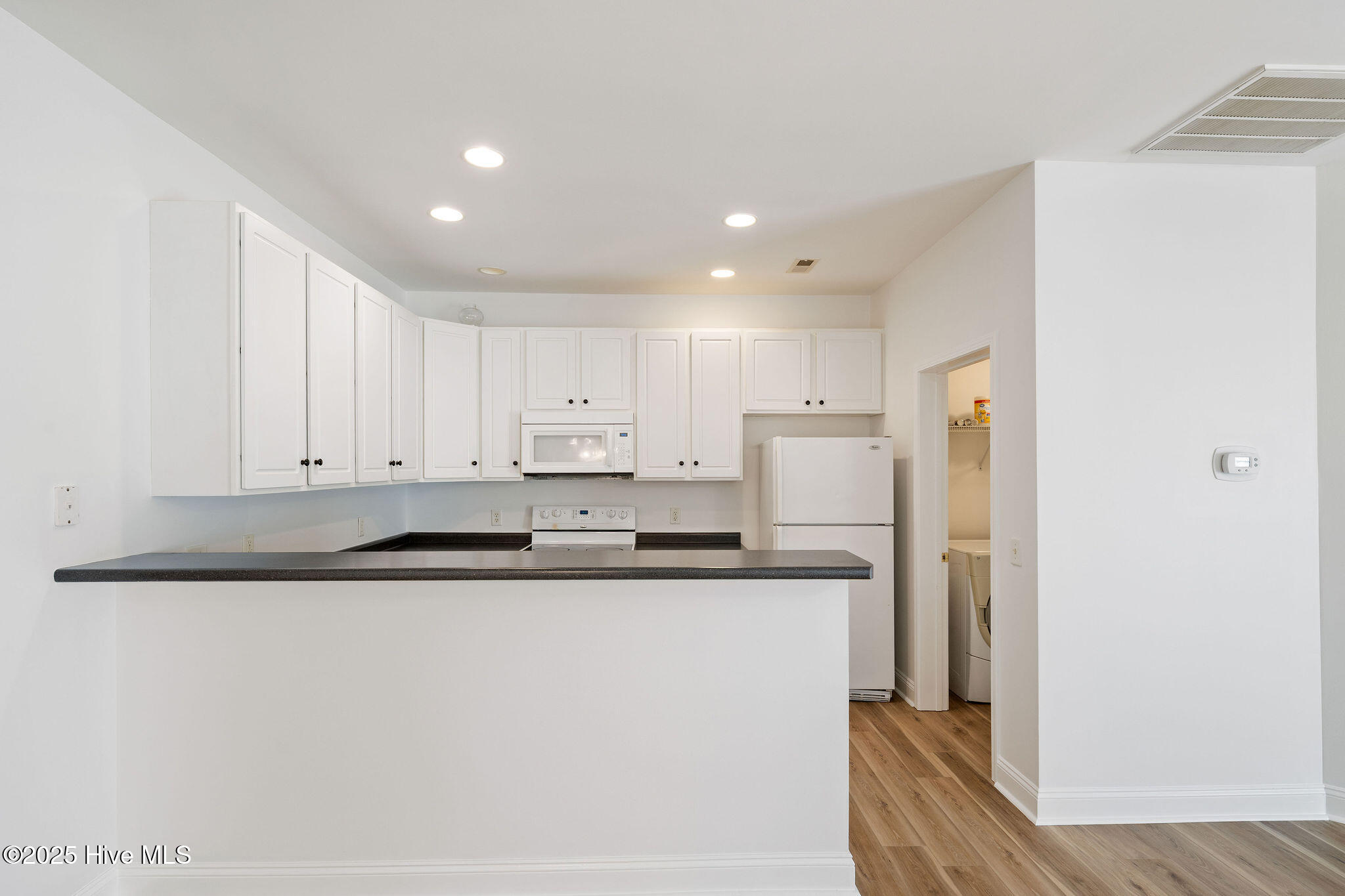 100529129 | Photo 17