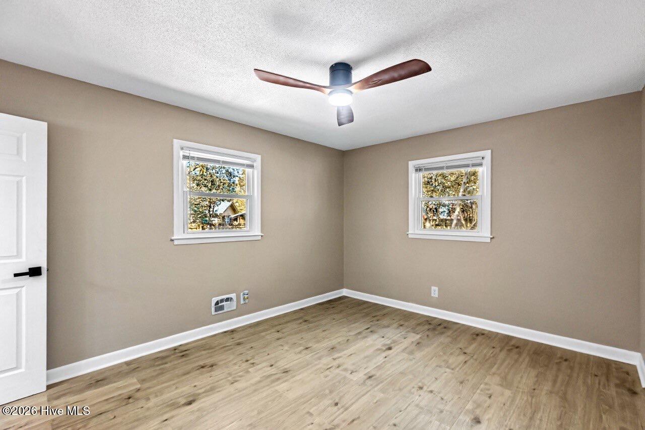 100562203 | Photo 21