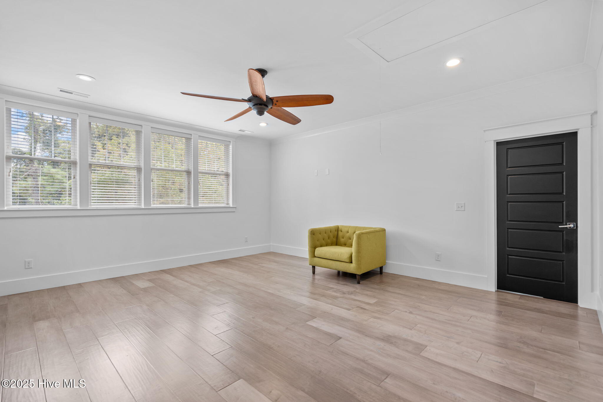 100532333 | Photo 63