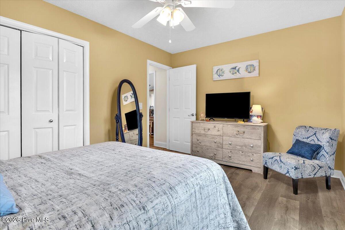 100563011 | Photo 40