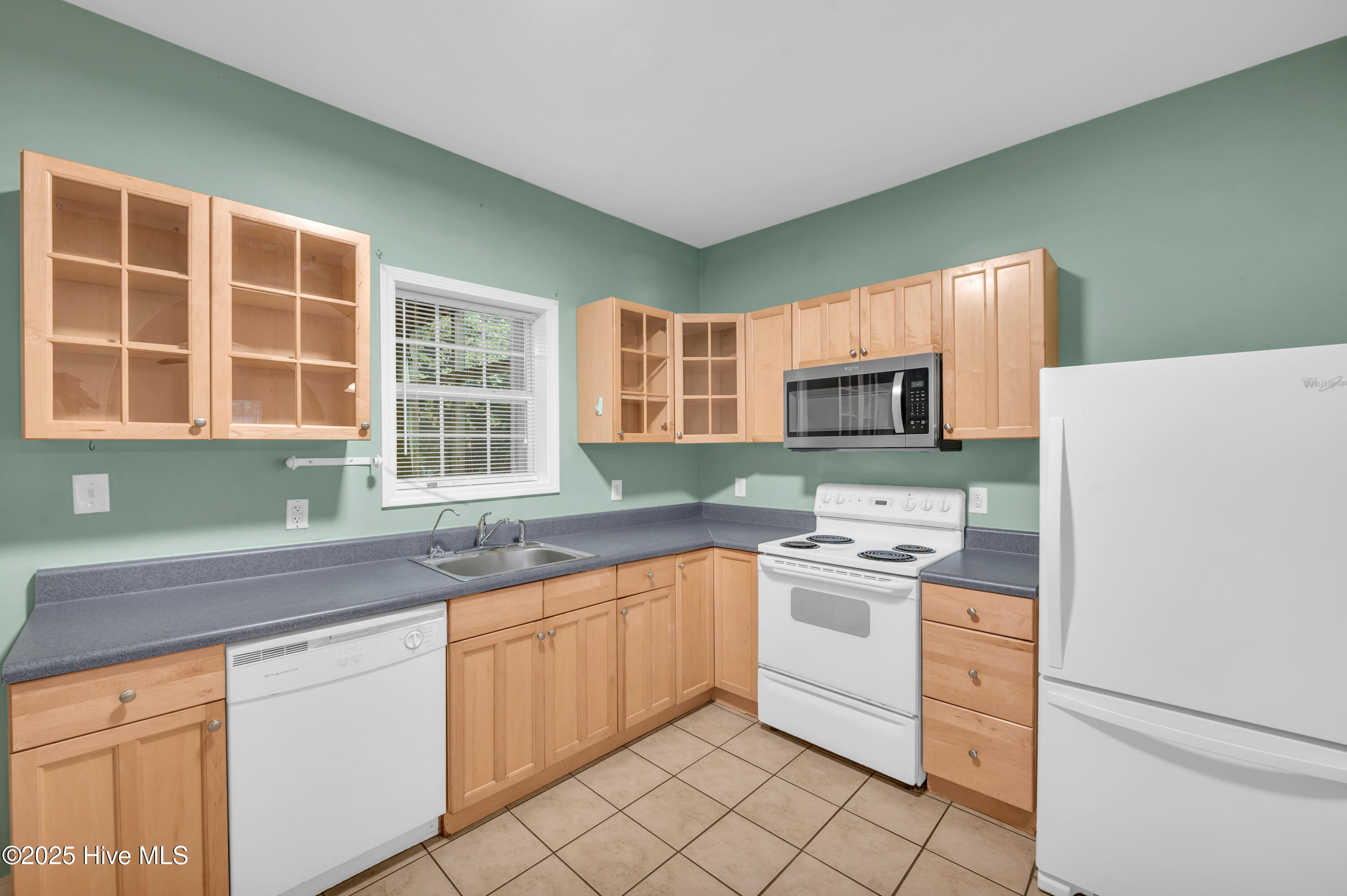 100543945 | Photo 12