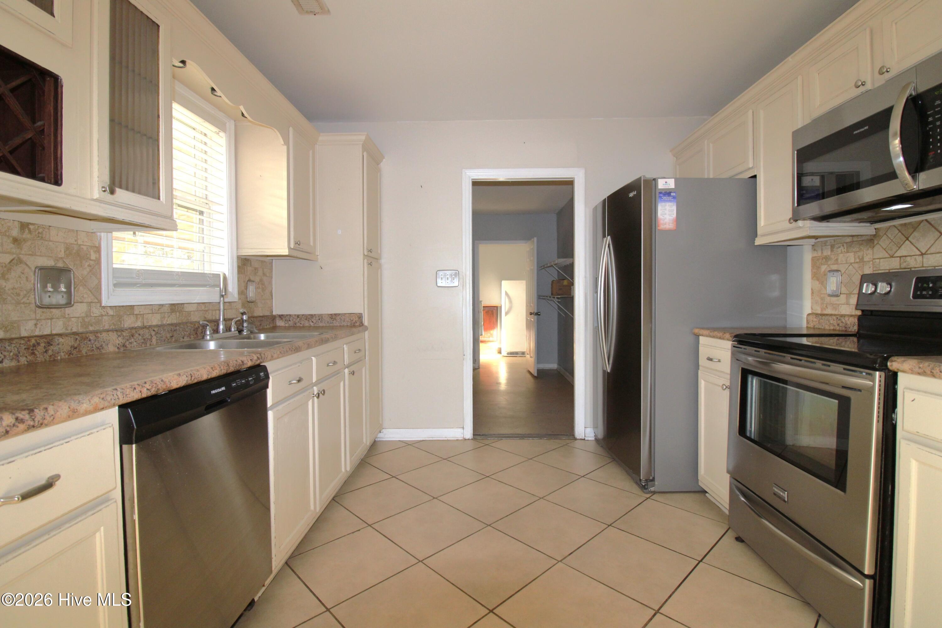 100558935 | Photo 17