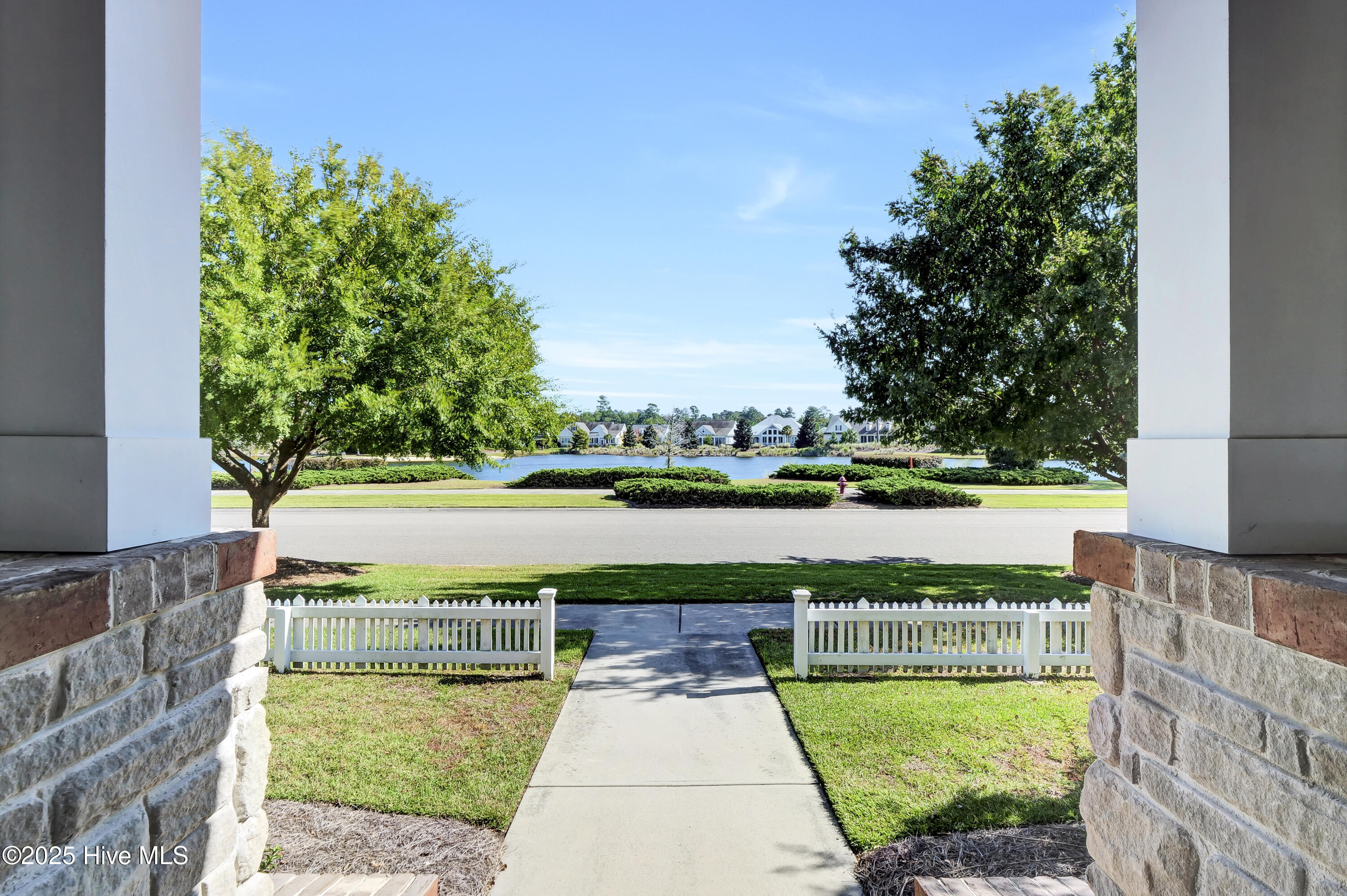 100537444 | Photo 32