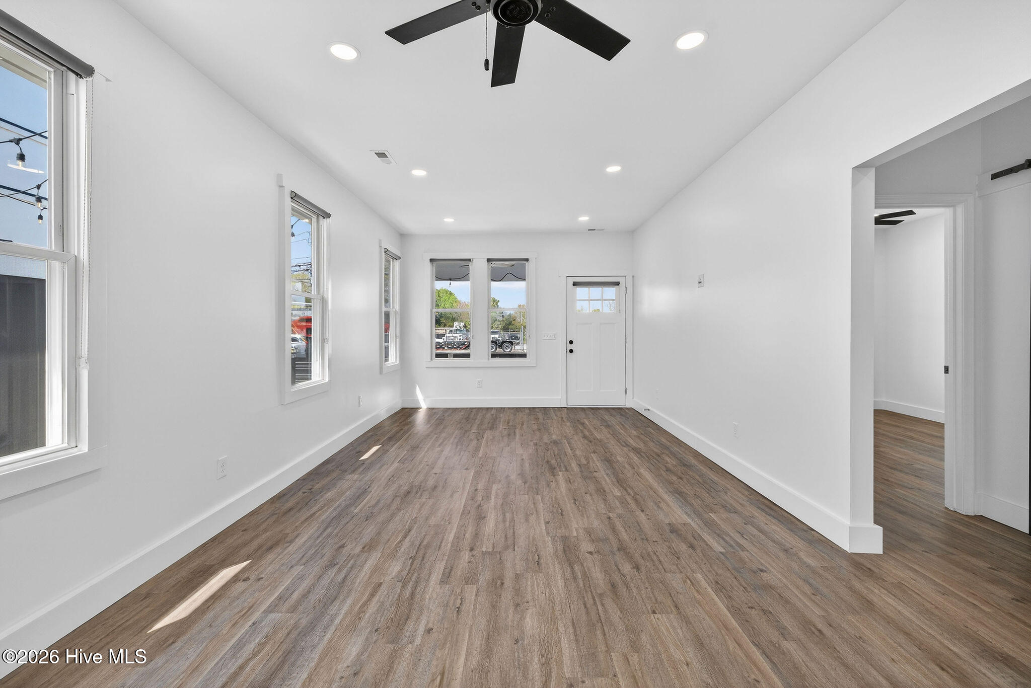 100563624 | Photo 14