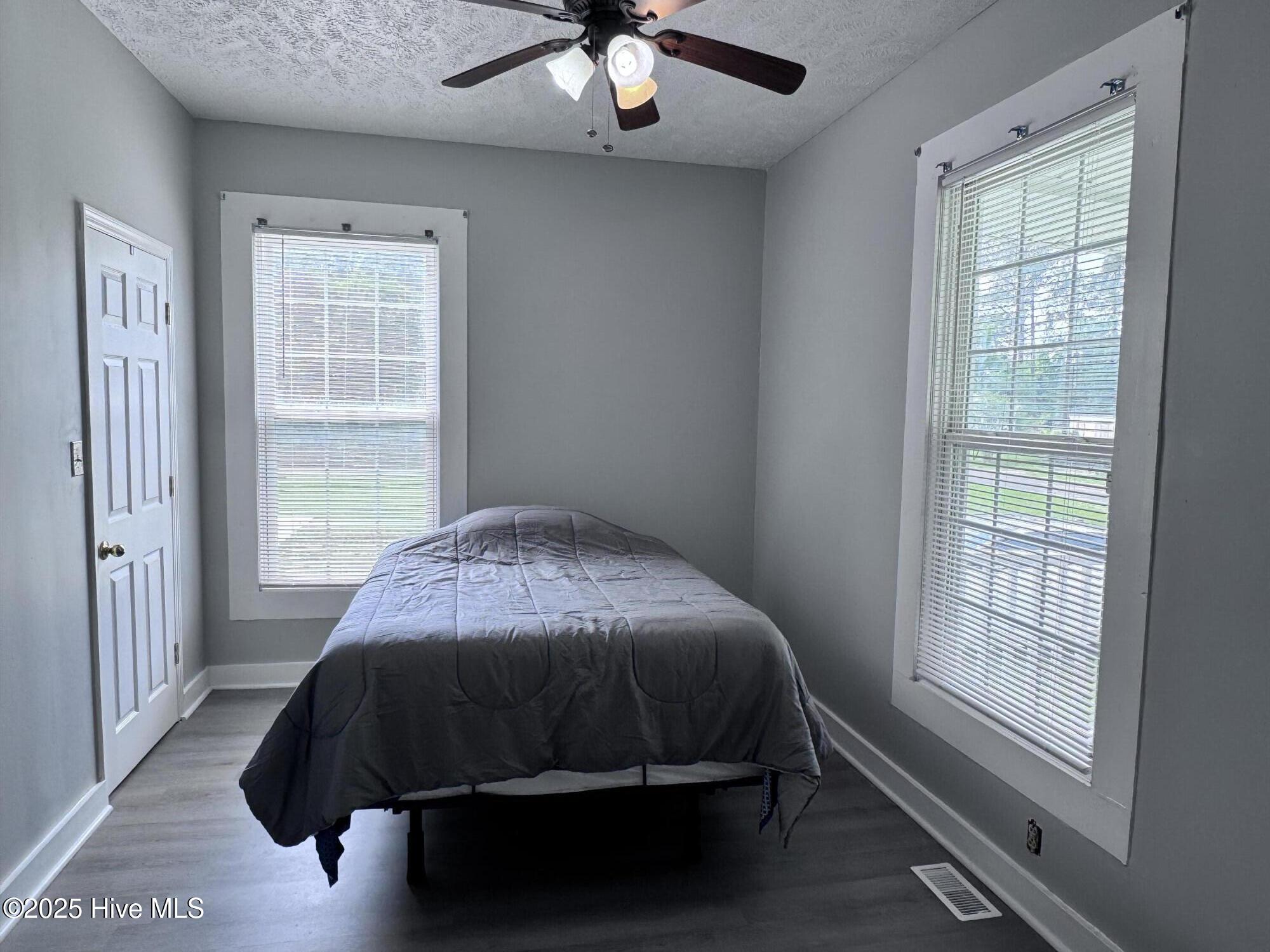 100555801 | Photo 32