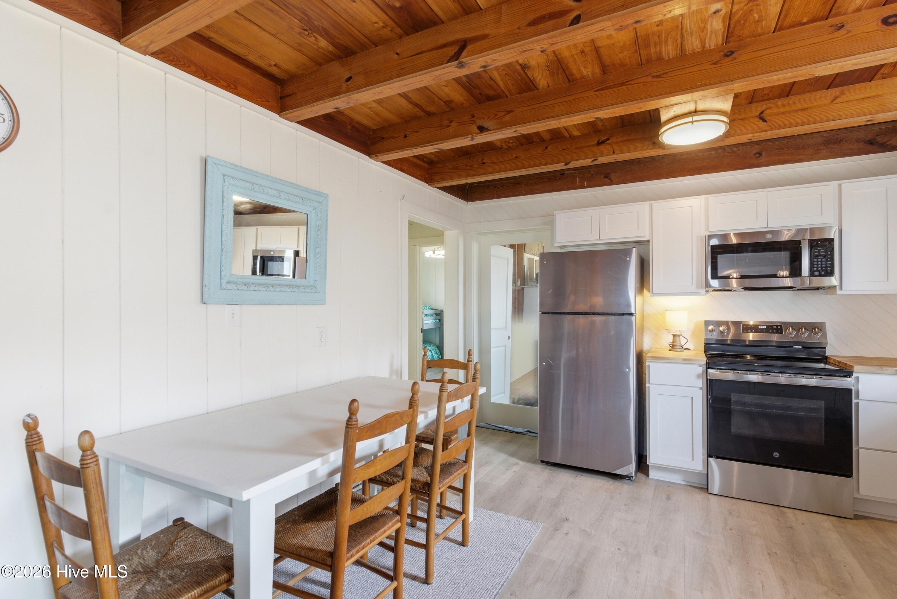 100570347 | Photo 20