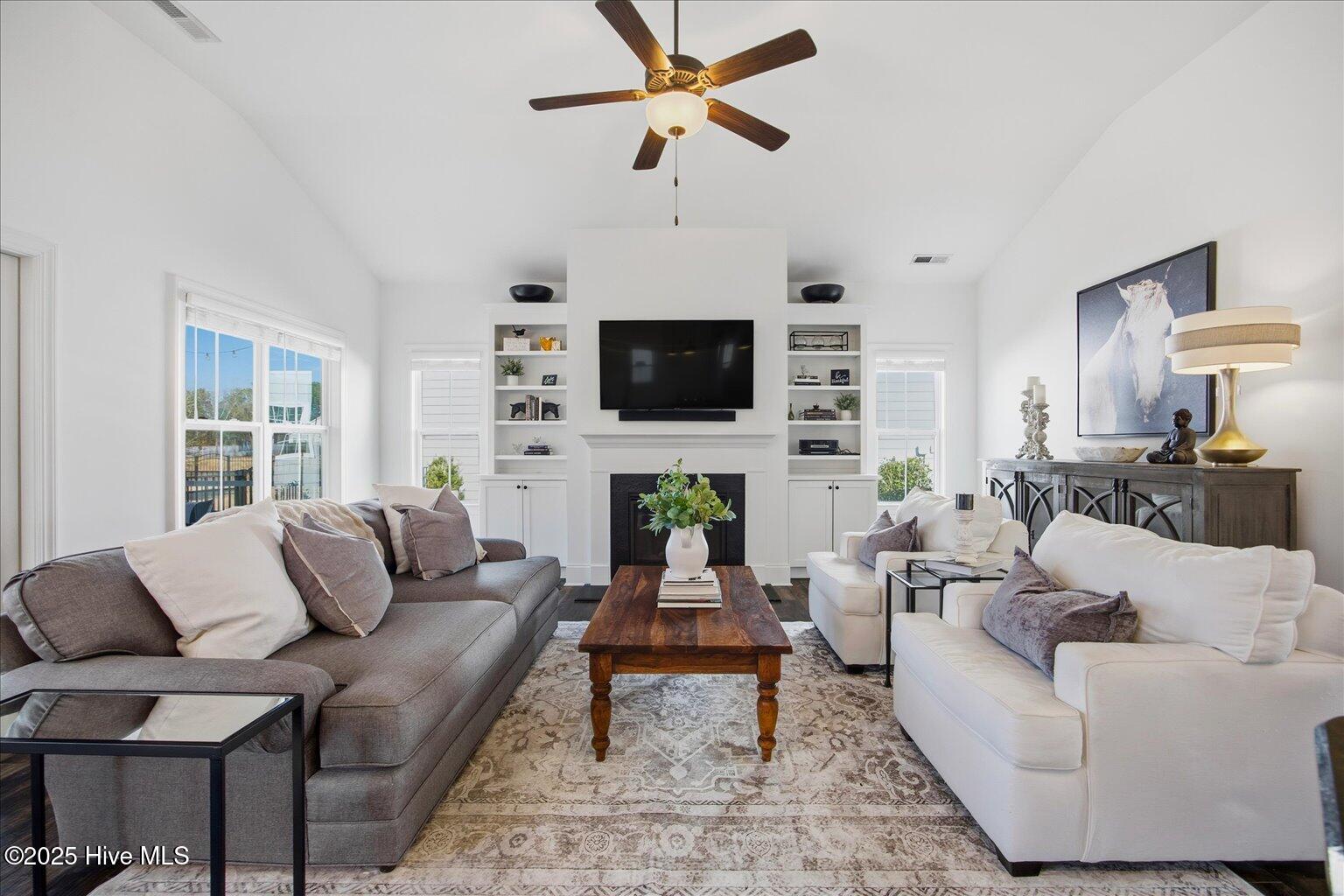 100547159 | Photo 11