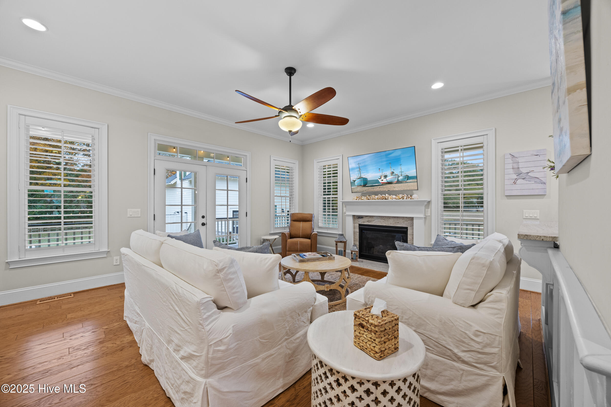 100570509 | Photo 39