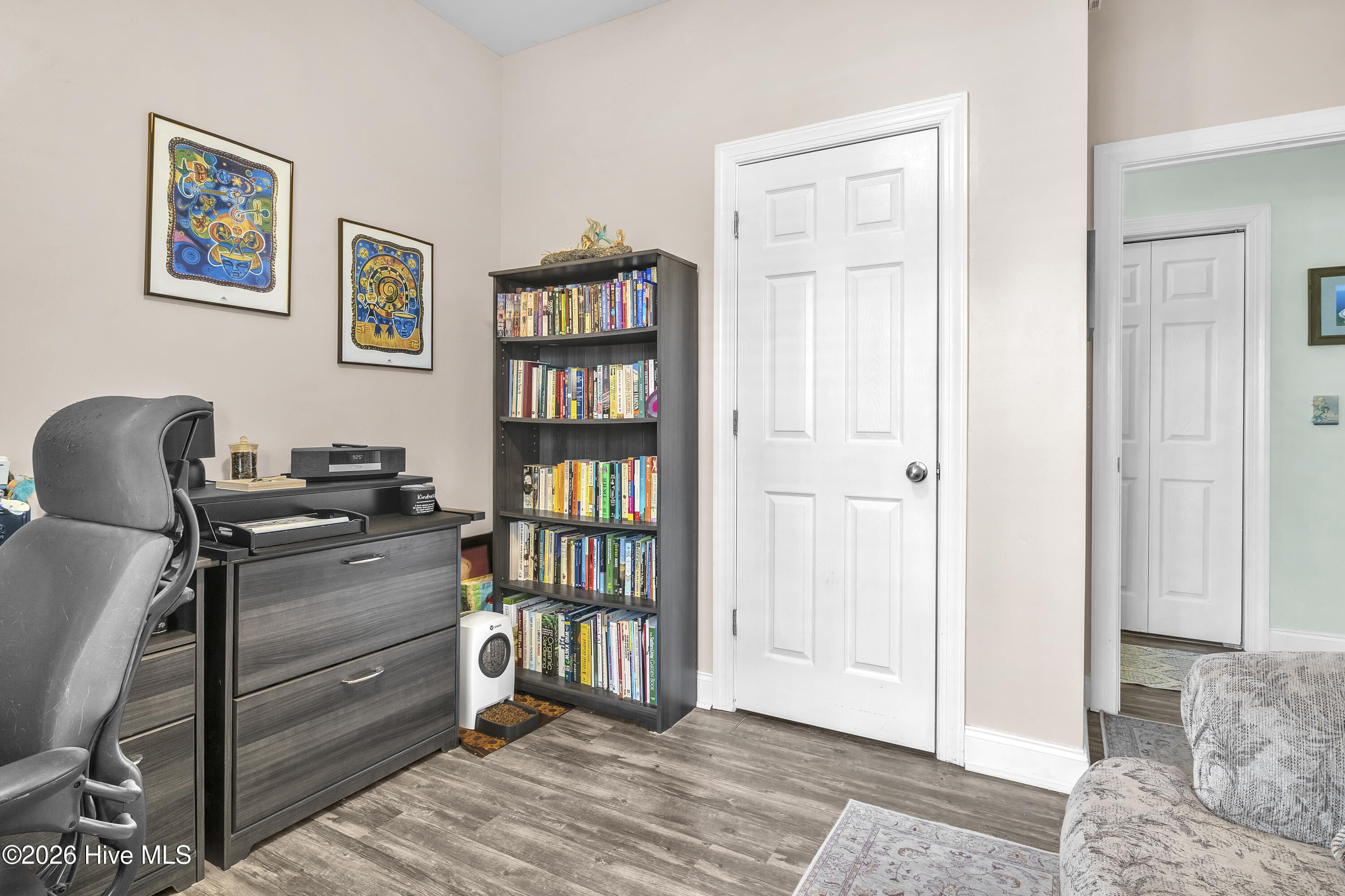 100562137 | Photo 29